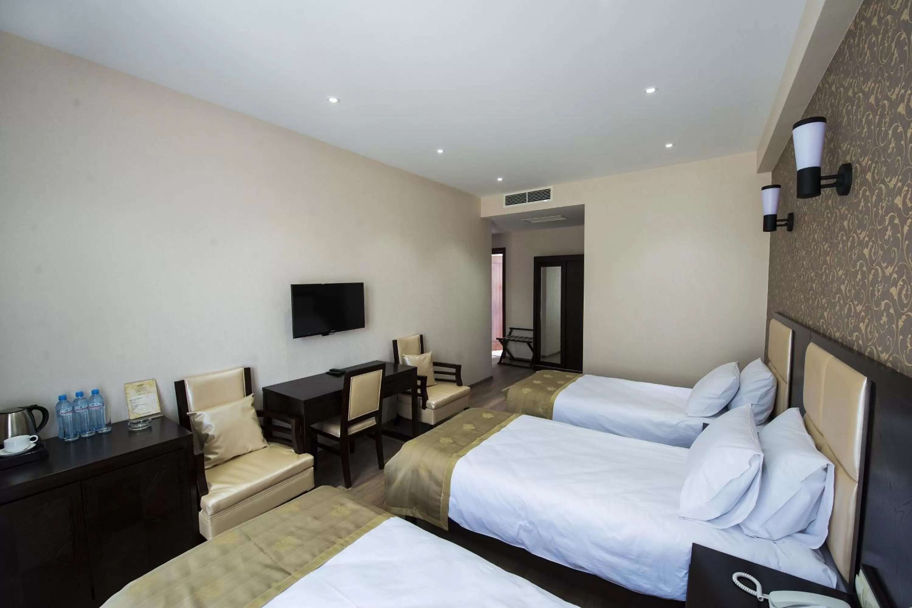 Photo of the whole room, Bed in Tbilisi Inn