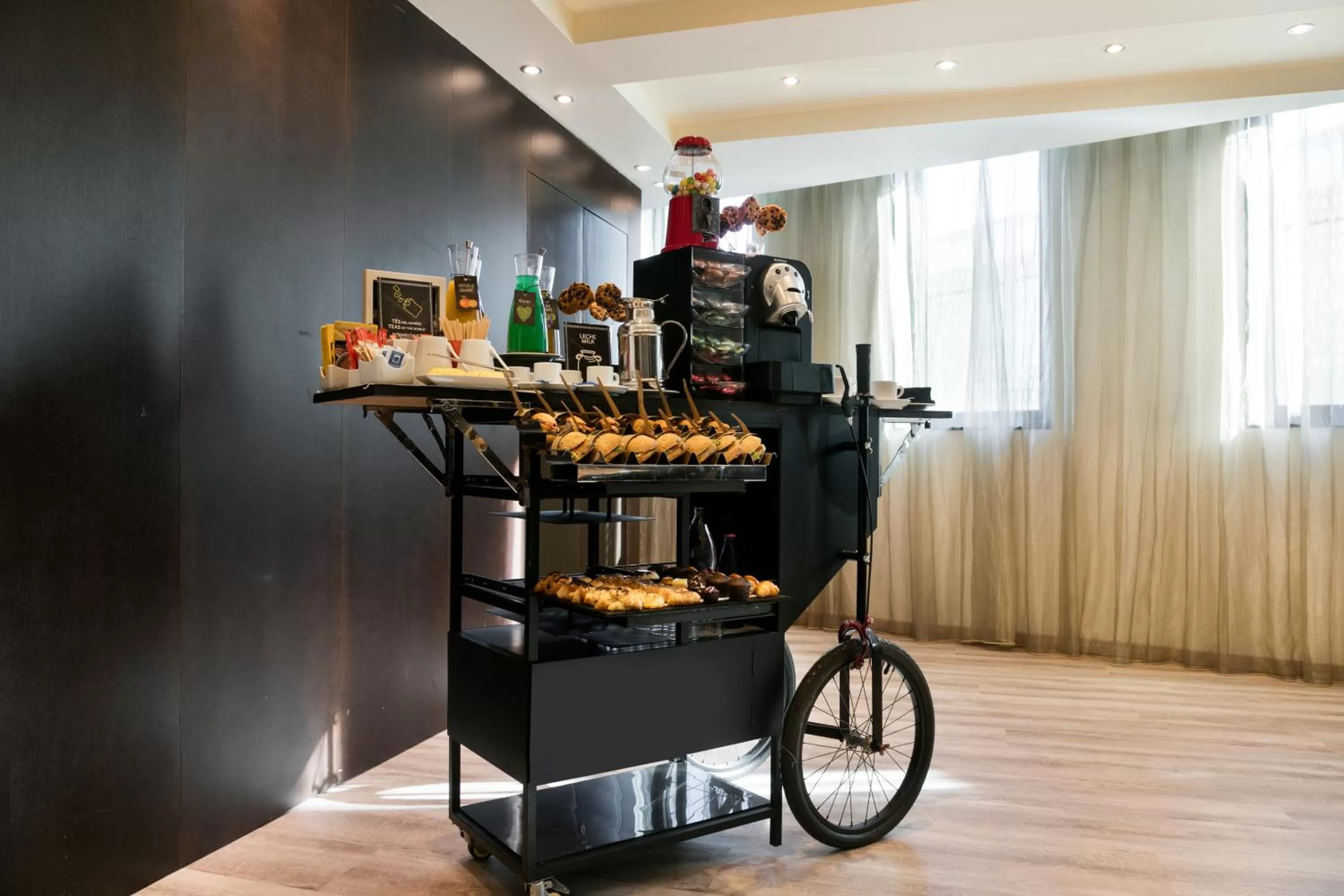 Food and drinks in Hotel Barcelona Condal Mar Affiliated by Meliá