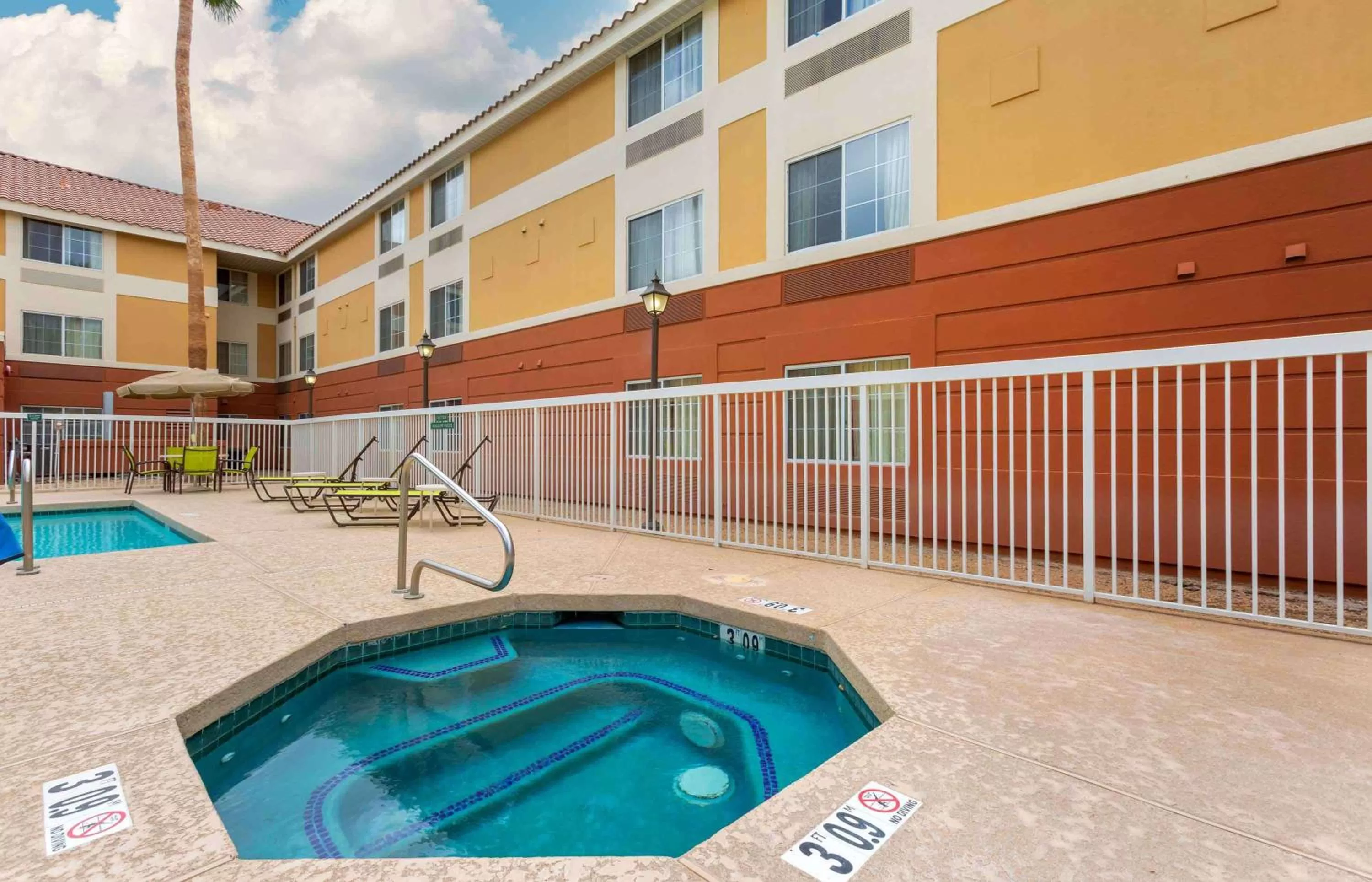 Pool view in Extended Stay America Suites - Phoenix - Scottsdale