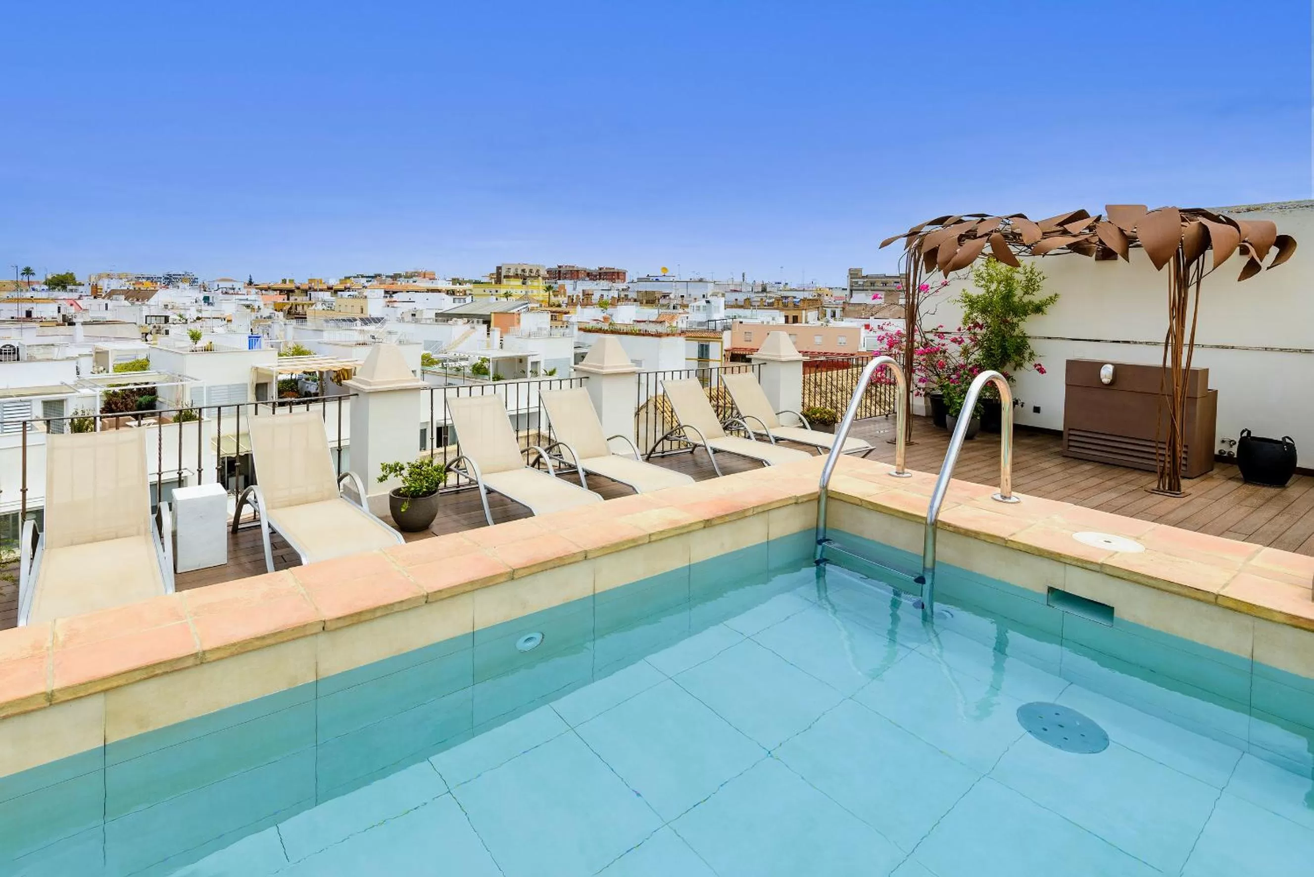 Swimming pool in CoolRooms Palacio Villapanés 5 GL