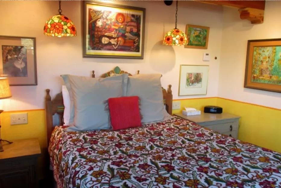 Bed in La Dona Luz Inn an Historic B&B