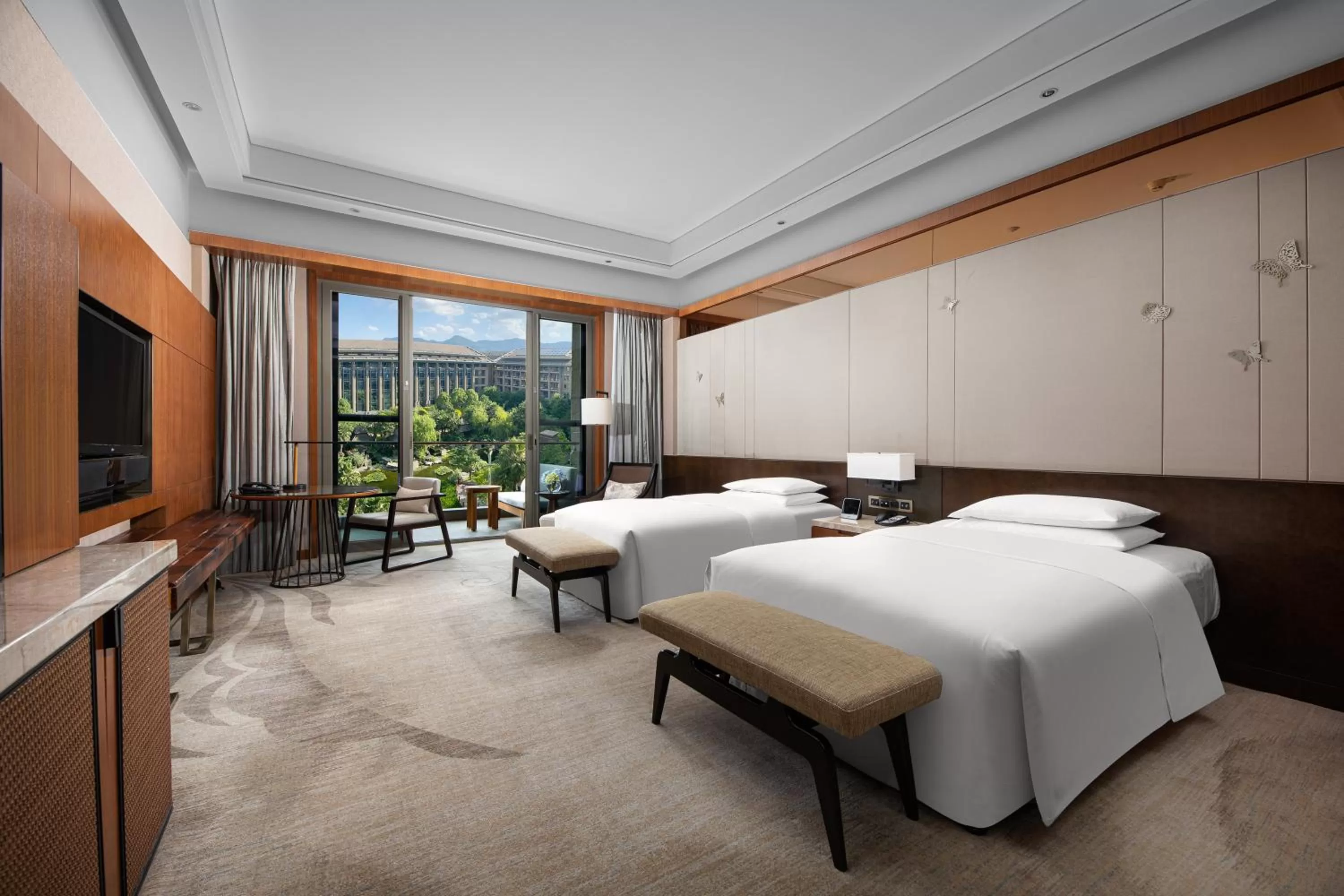 View (from property/room), Bed in InterContinental Kunming by IHG