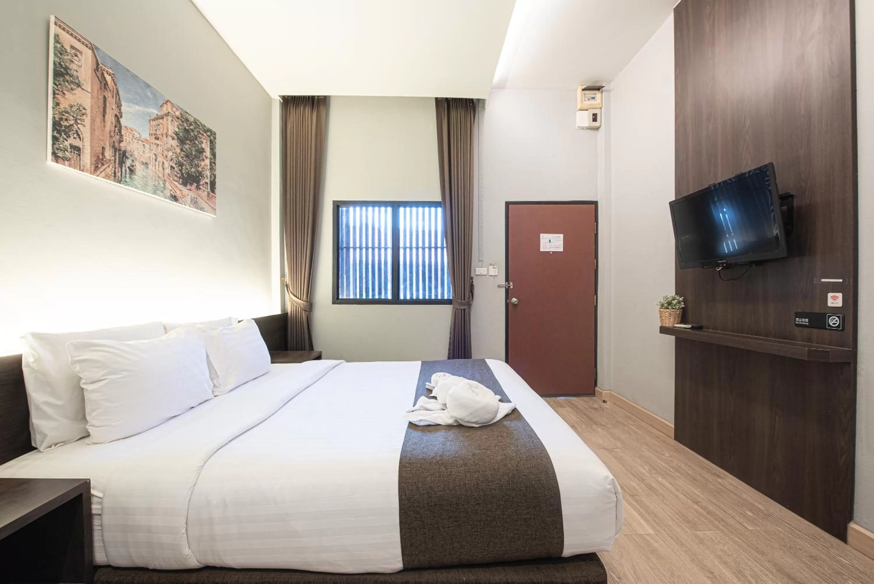 Bed in Tarnsiri Boutique Resort