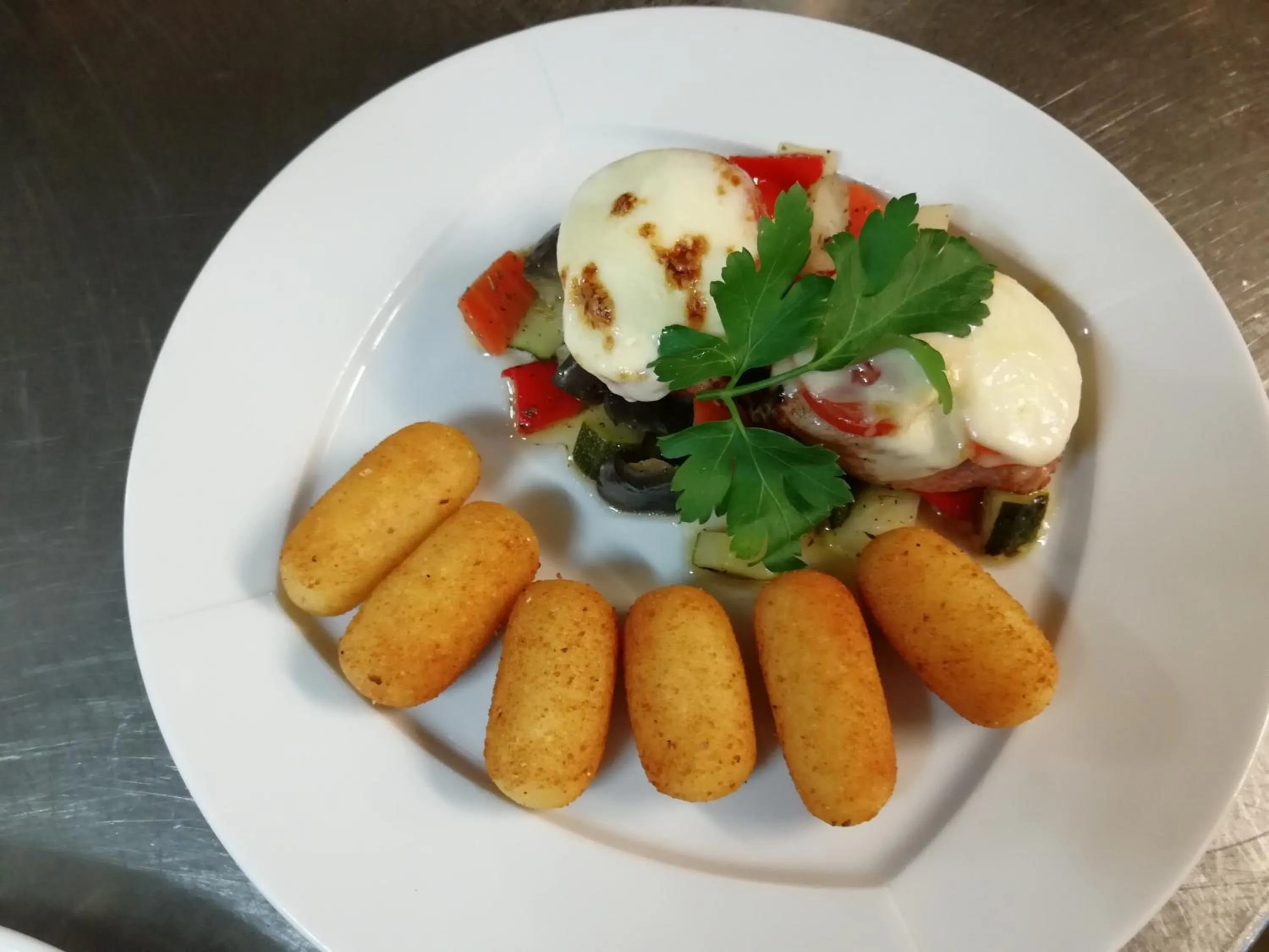 Dining area in Gasthaus Dollinger