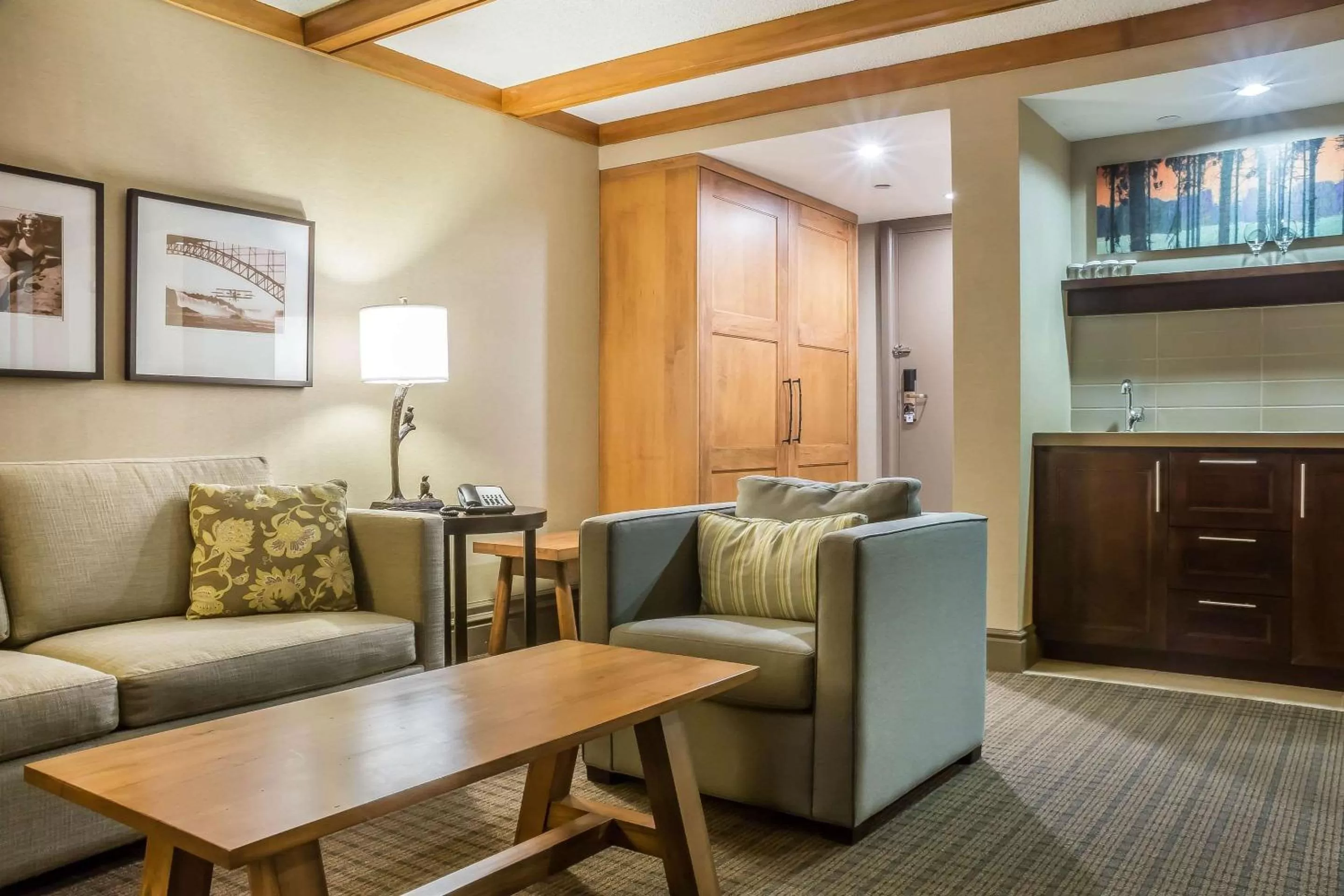 Photo of the whole room in Comfort Inn The Pointe