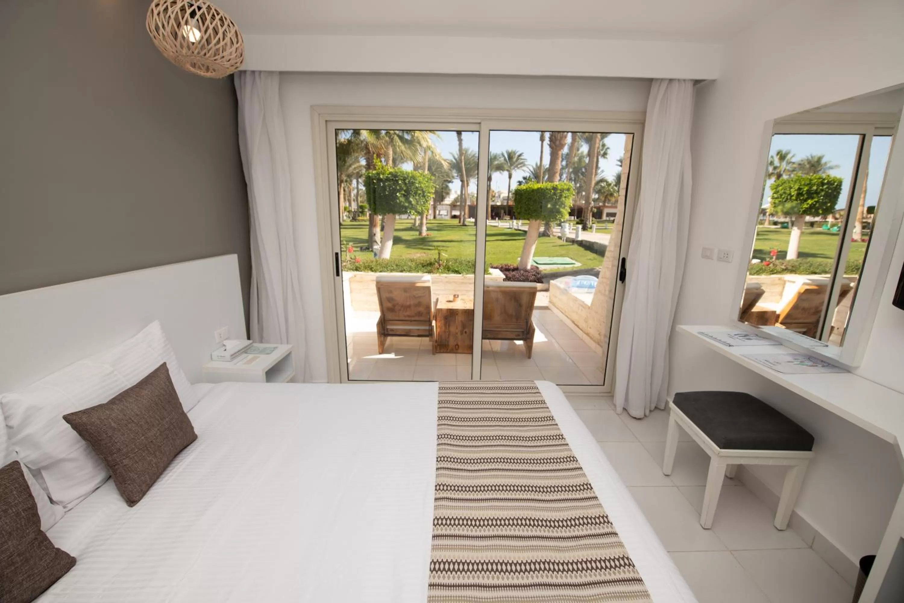 Bedroom, Bed in Meraki Resort - Adults Only