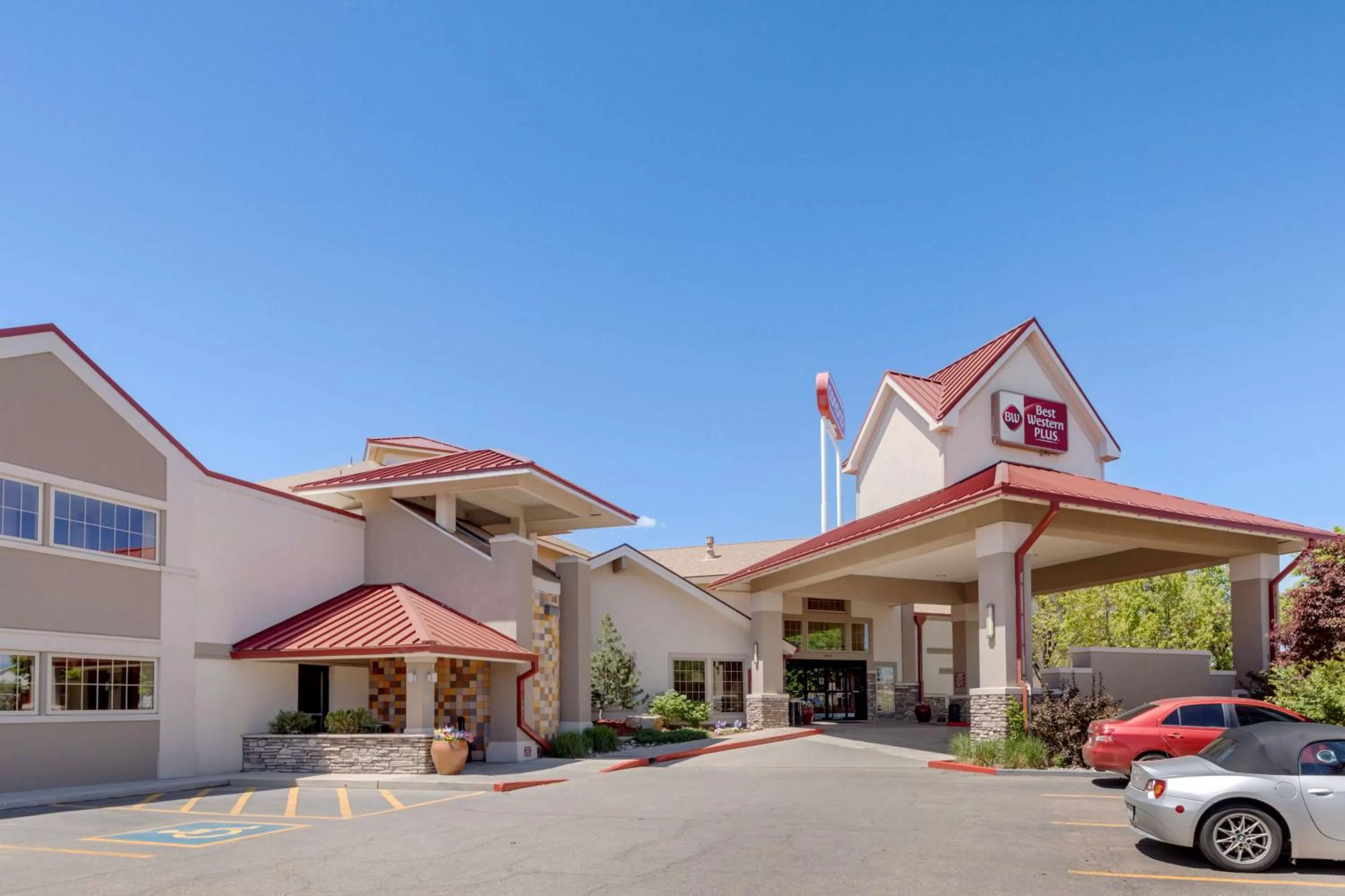Property building in Best Western Plus Loveland Inn