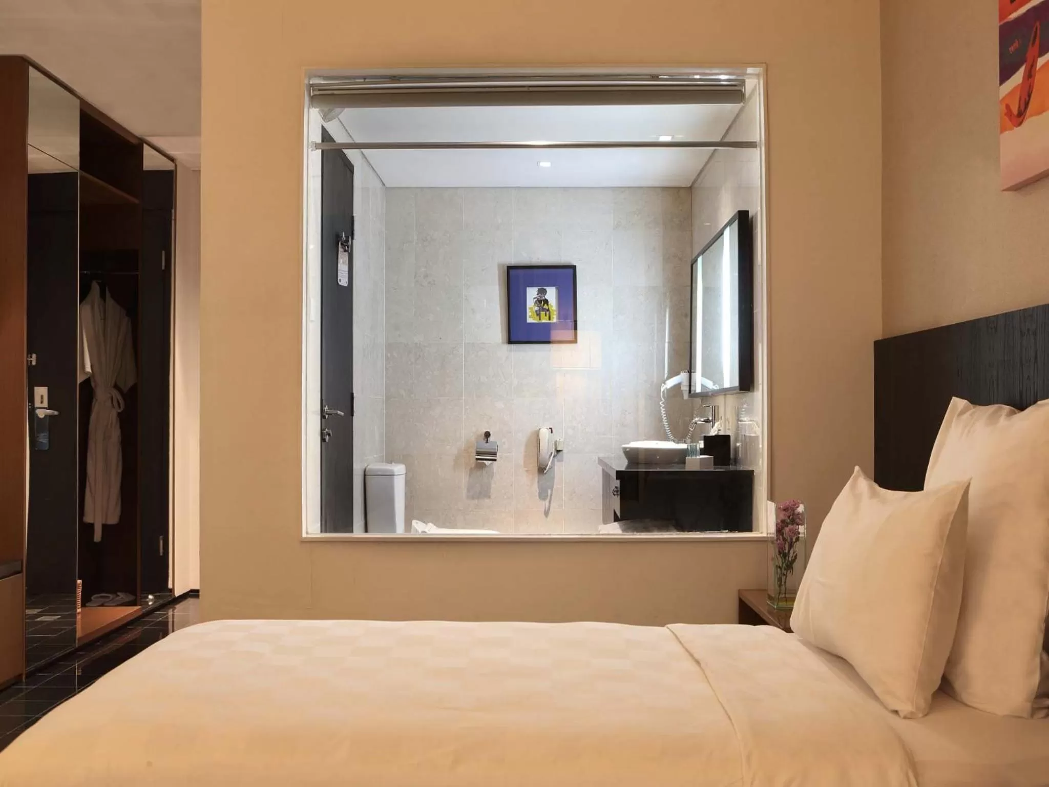 Toilet, Bed in Novotel Balikpapan