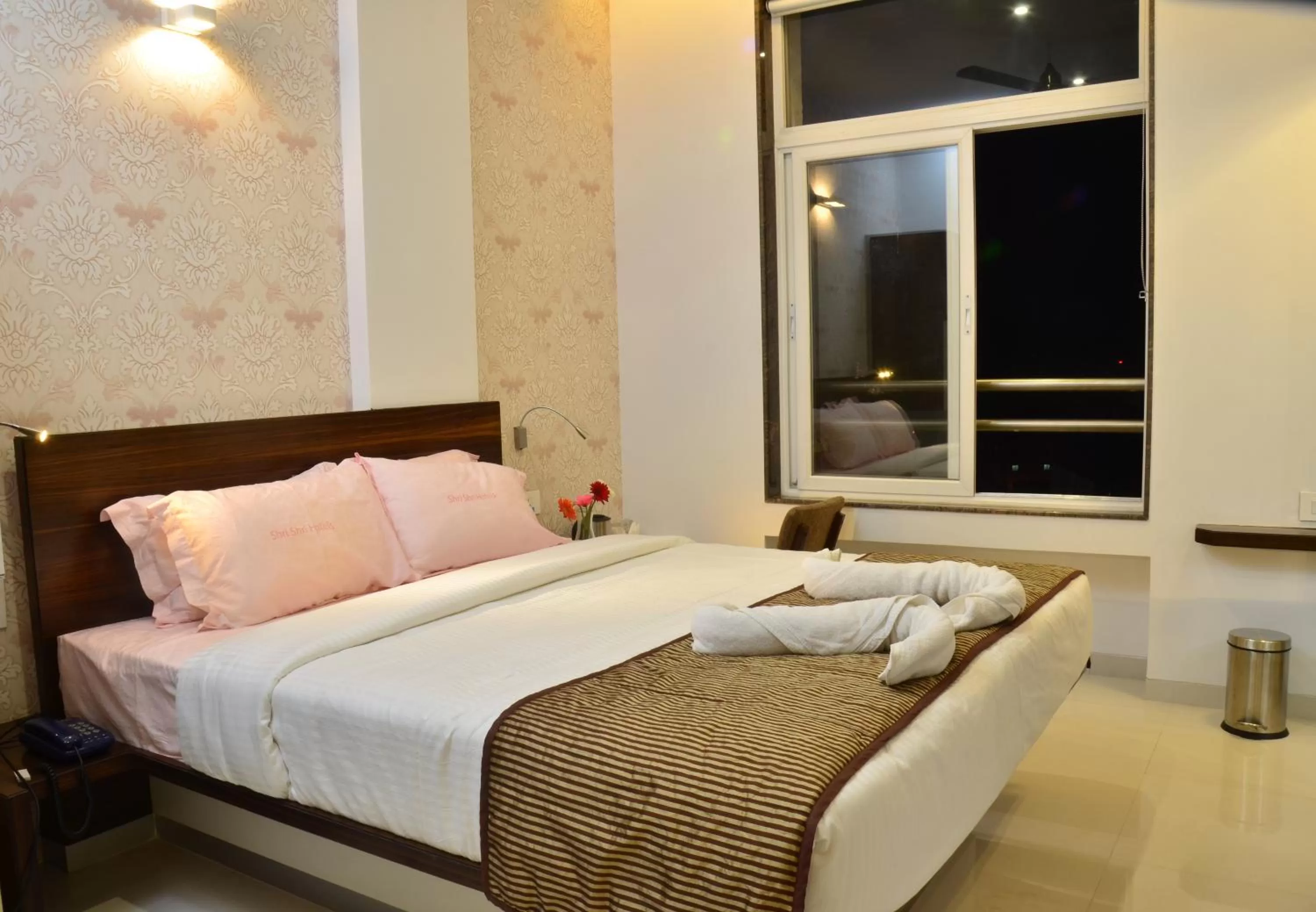 Bedroom, Bed in Hotel SRI SRI EXECUTIVE KOLHAPUR NEAR MAHALAXMI TEMPLE