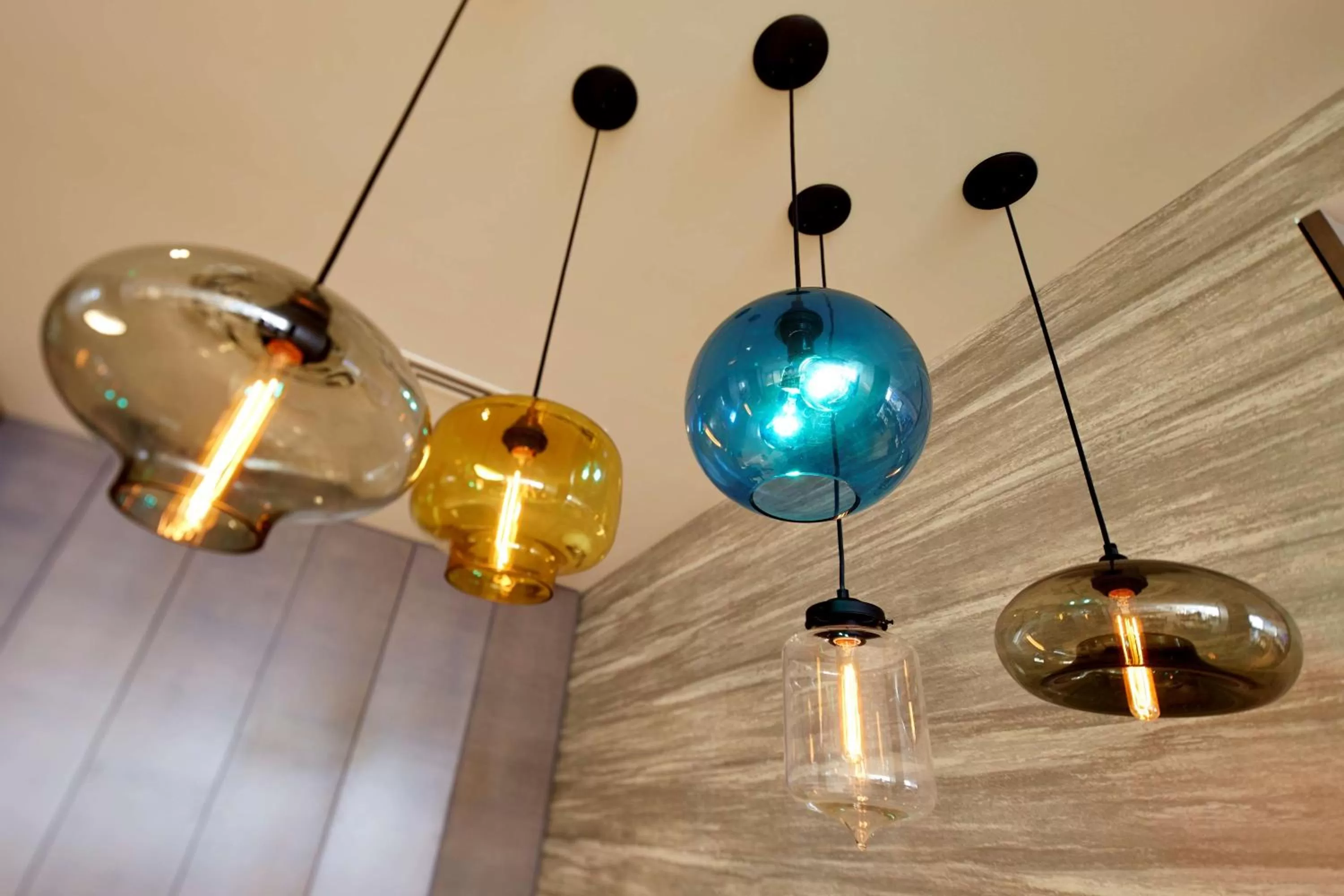 Restaurant/places to eat in Hilton Long Beach Hotel