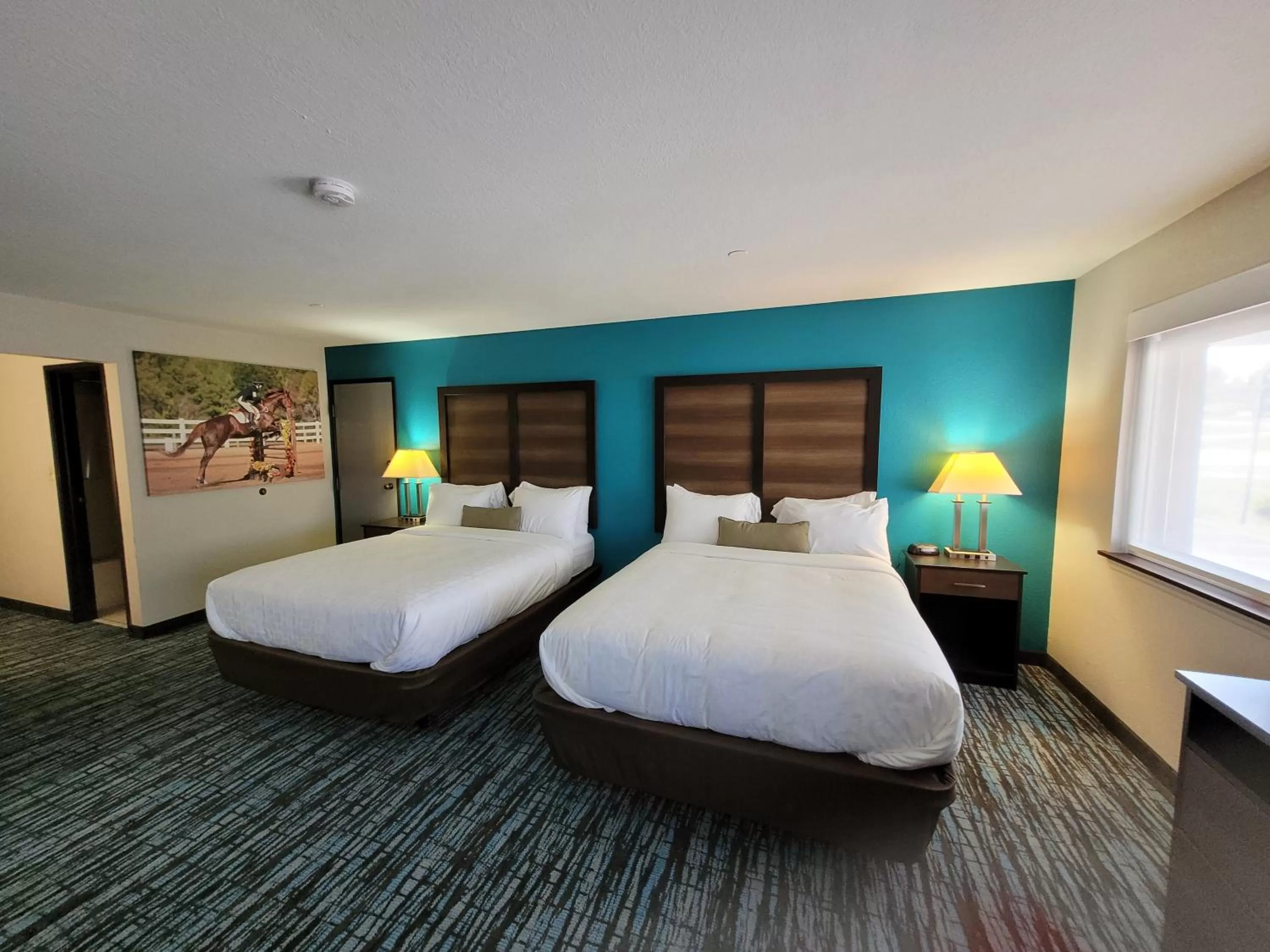 Bedroom, Bed in Clarion Pointe Harrodsburg-Danville