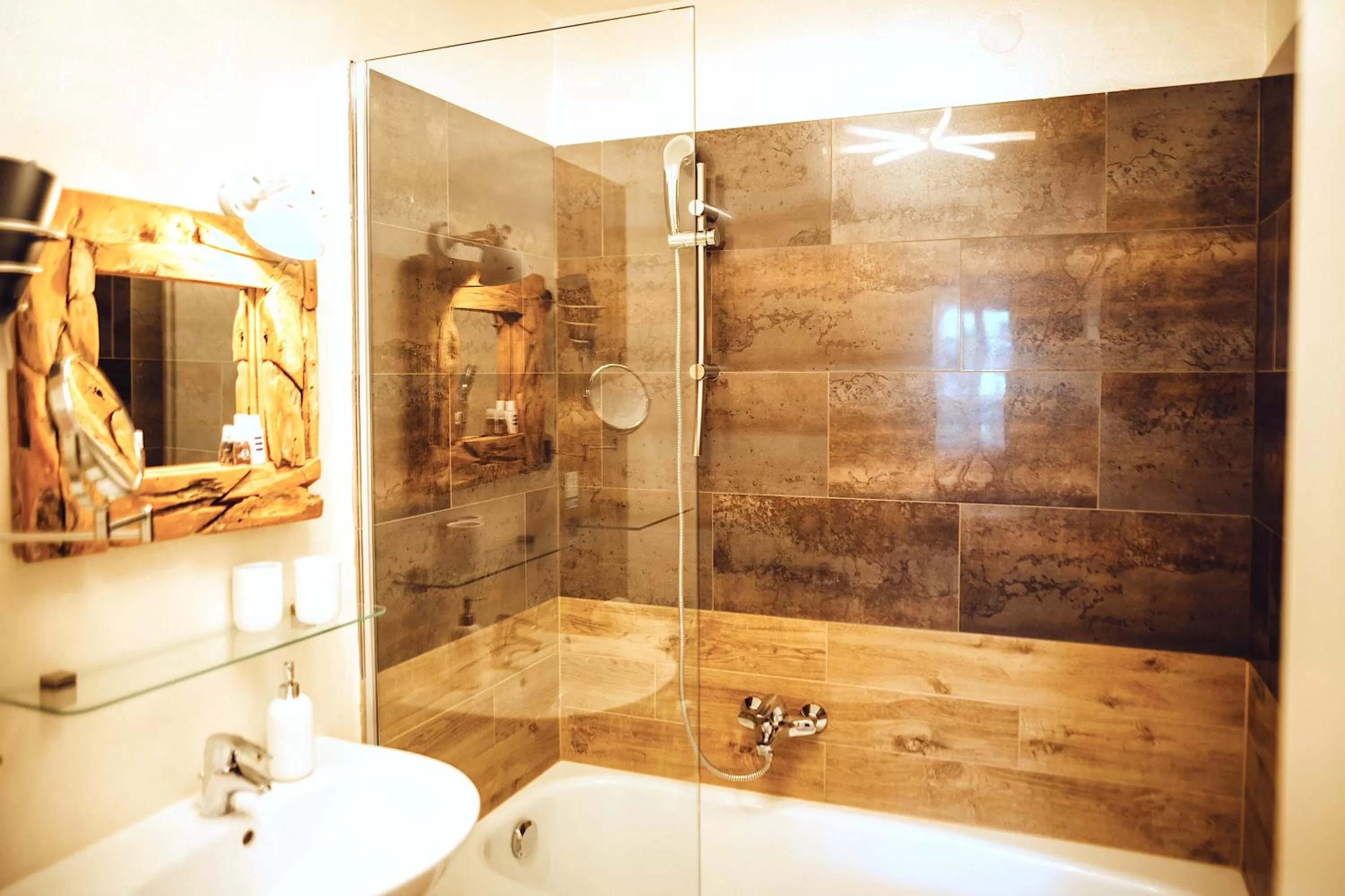 Toilet in Das Hotel Stern, B&B KG - digital & contactless check-in