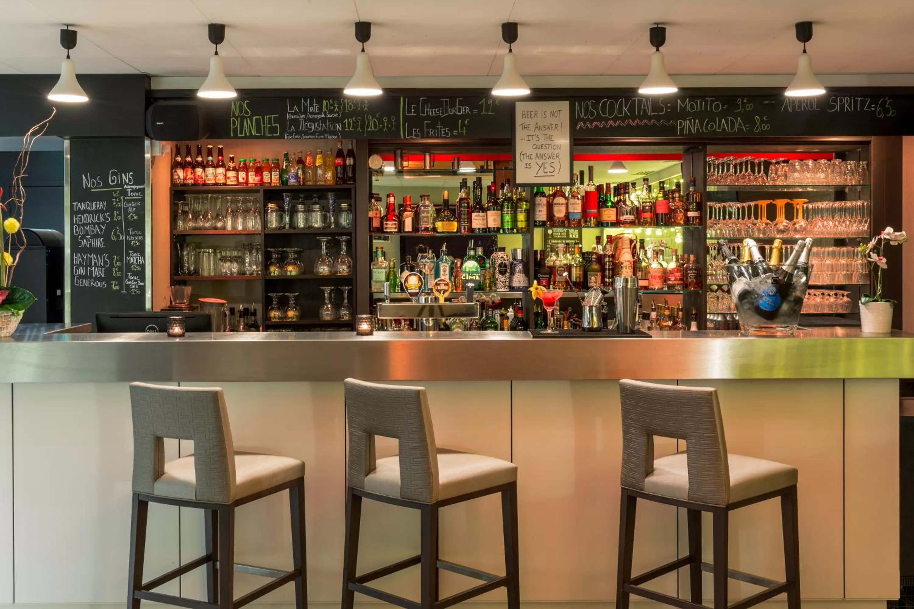 Lounge or bar, Lounge/Bar in Best Western Hôtel International