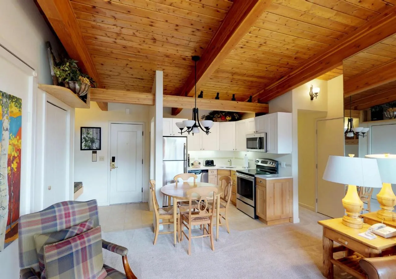 Kitchen or kitchenette in Manor Vail Lodge
