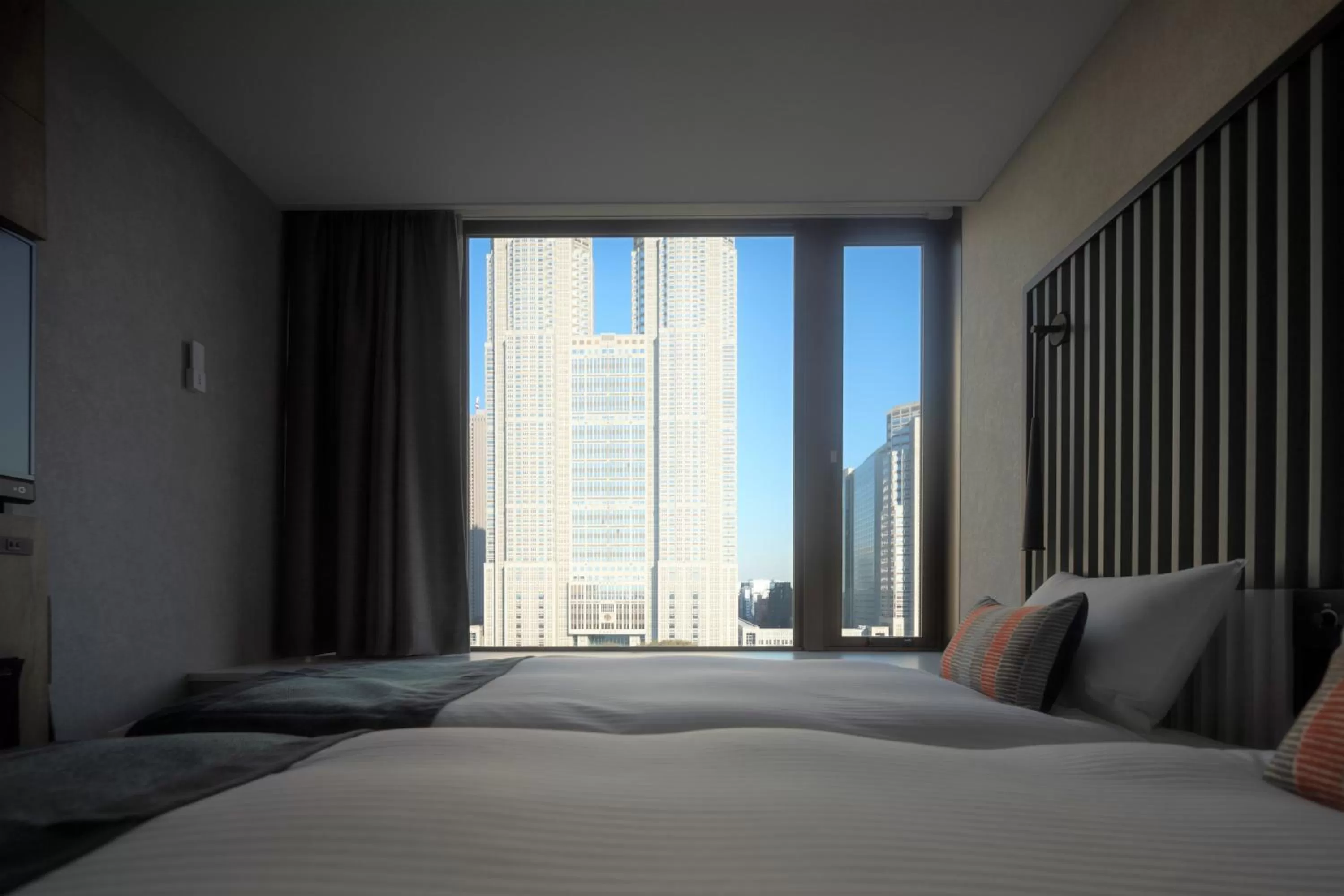 City view, Bed in THE KNOT TOKYO Shinjuku