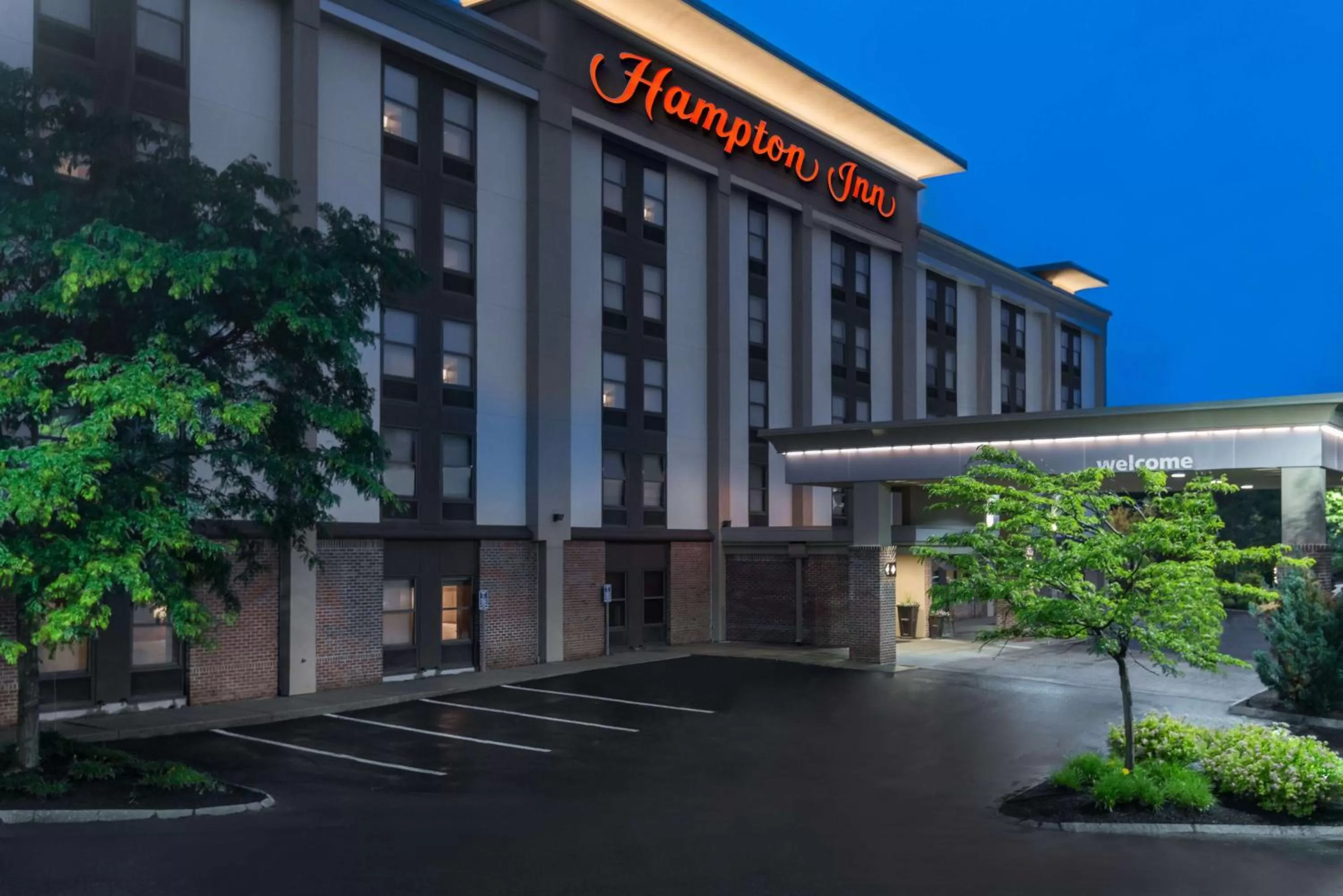Property building in Hampton Inn Boston / Marlborough
