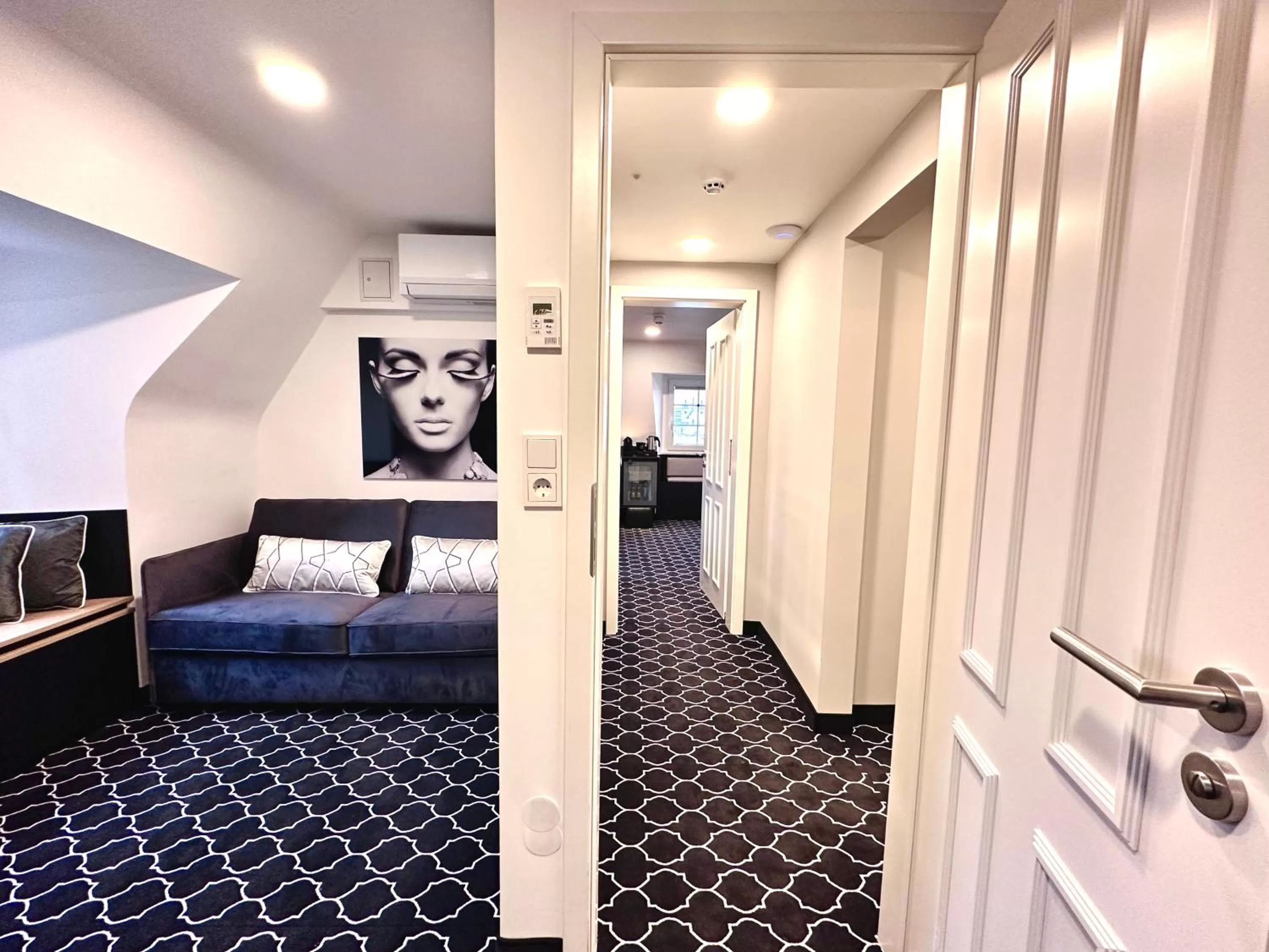 Seating area, Bed in Rhein Hotel St. Martin