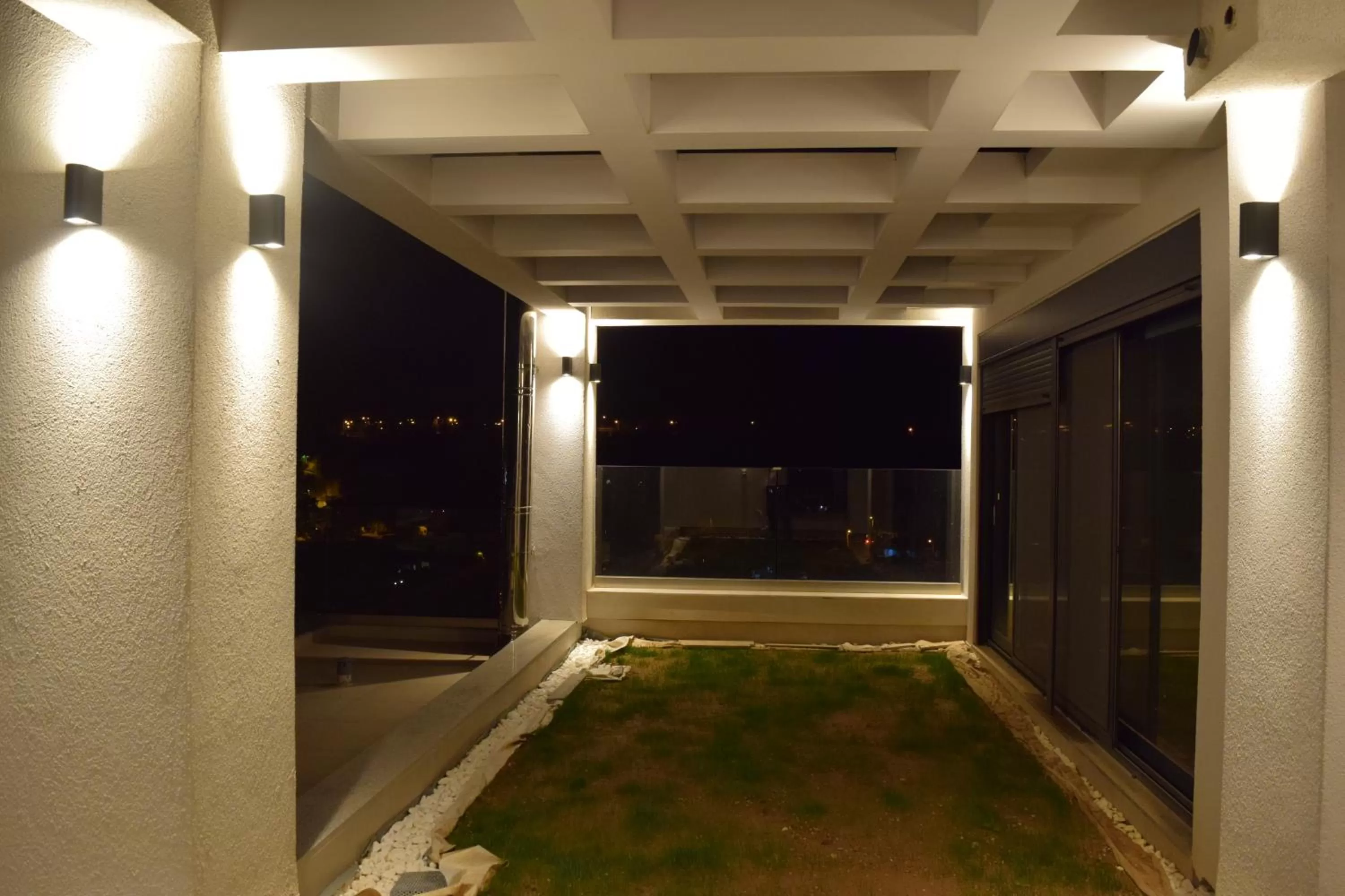 Night in Toumba apartments