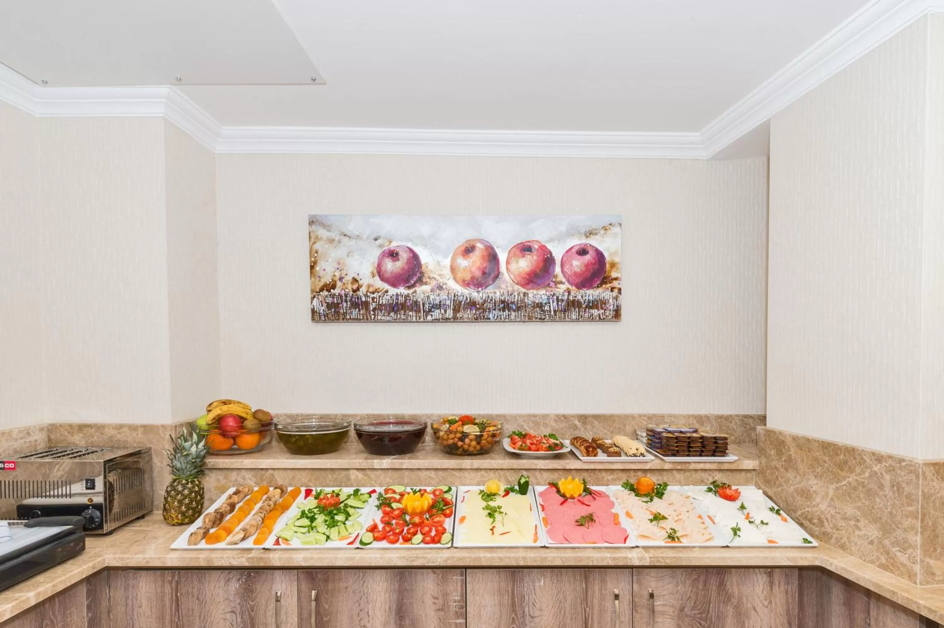 Restaurant/places to eat in Alphonse Hotel