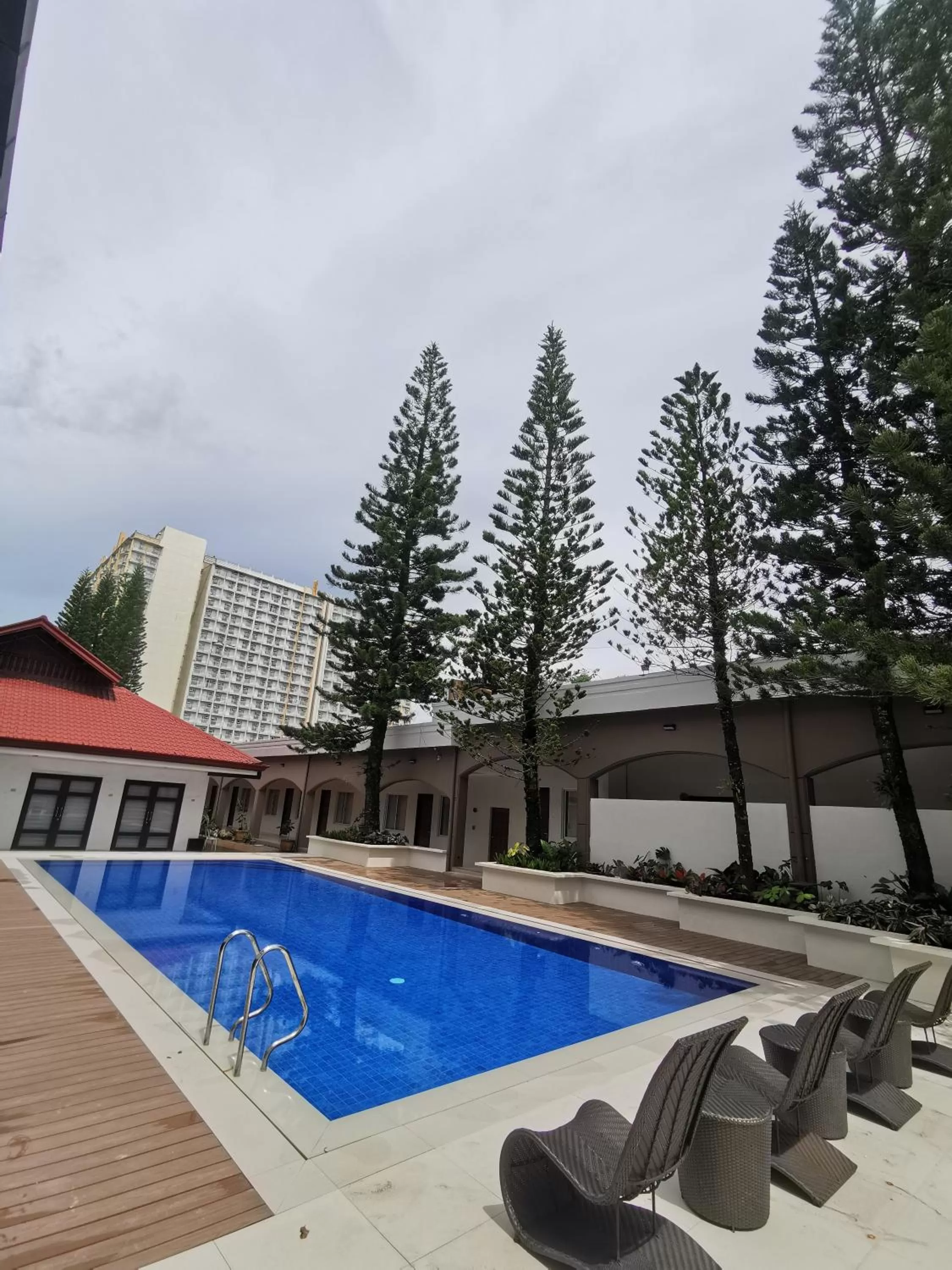 Swimming pool in Tagaytay Country Hotel