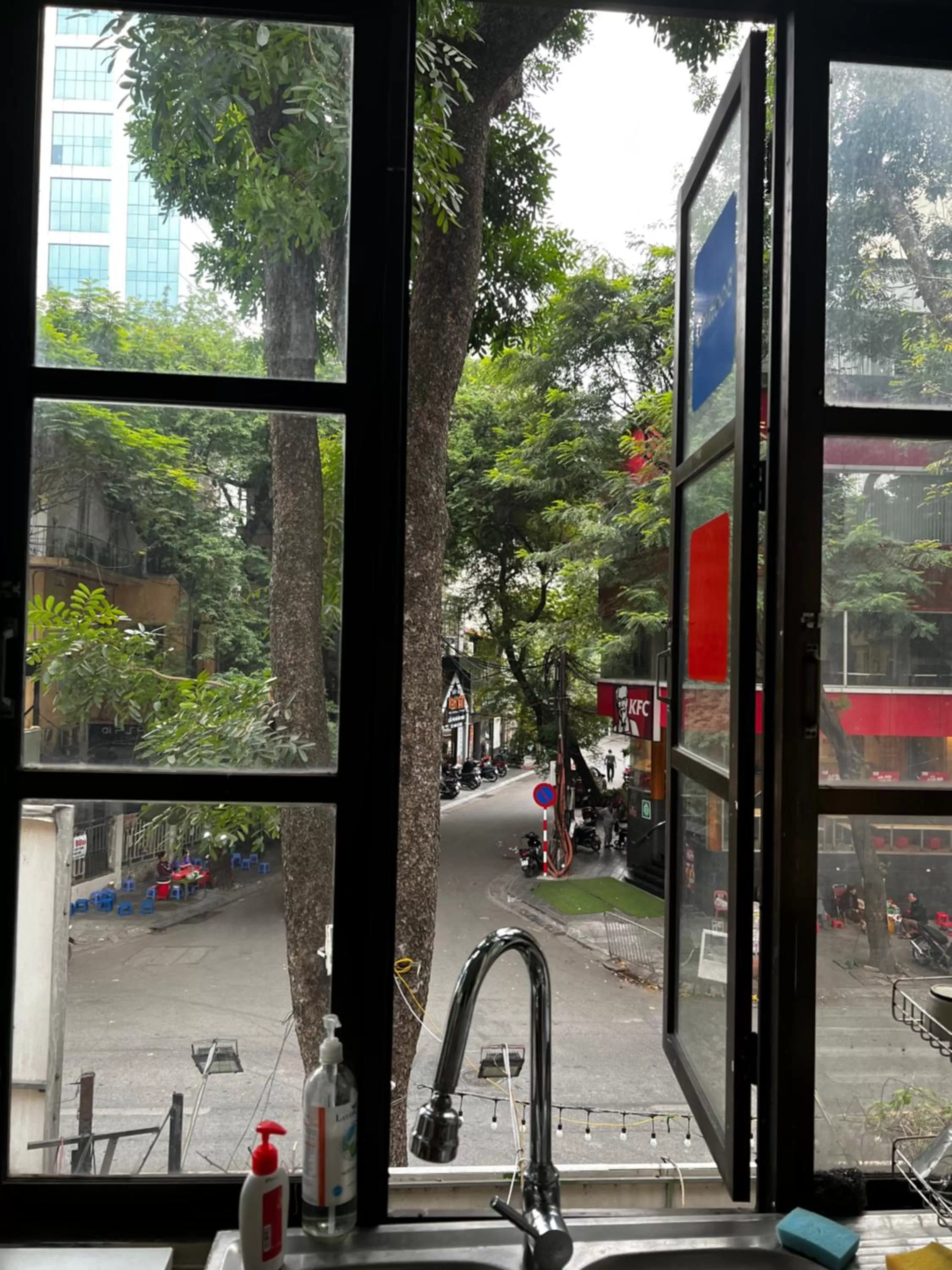 Day in The First Ba Trieu Ha Noi