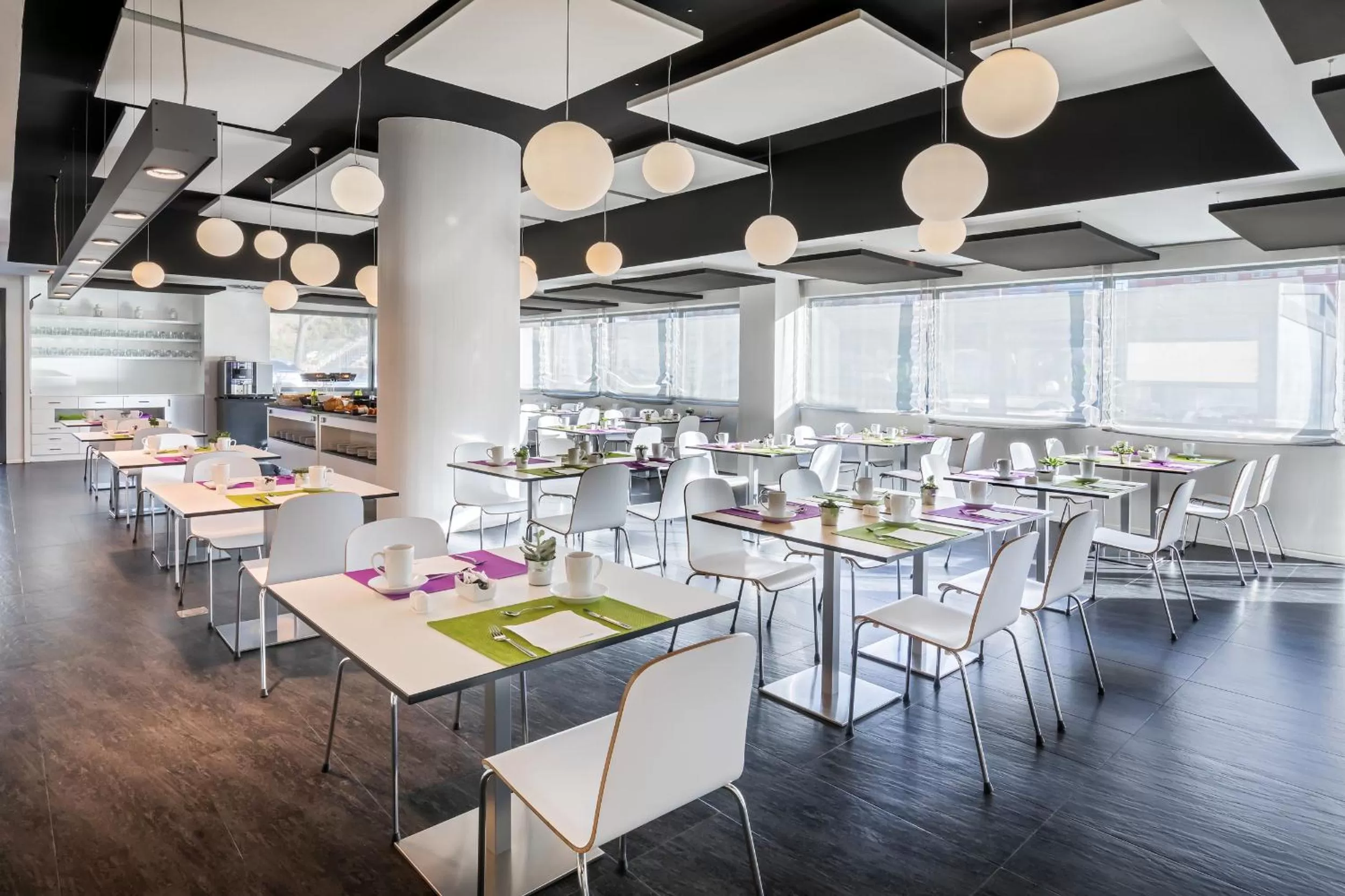 Restaurant/places to eat in Hotel Zentral Castellana Norte