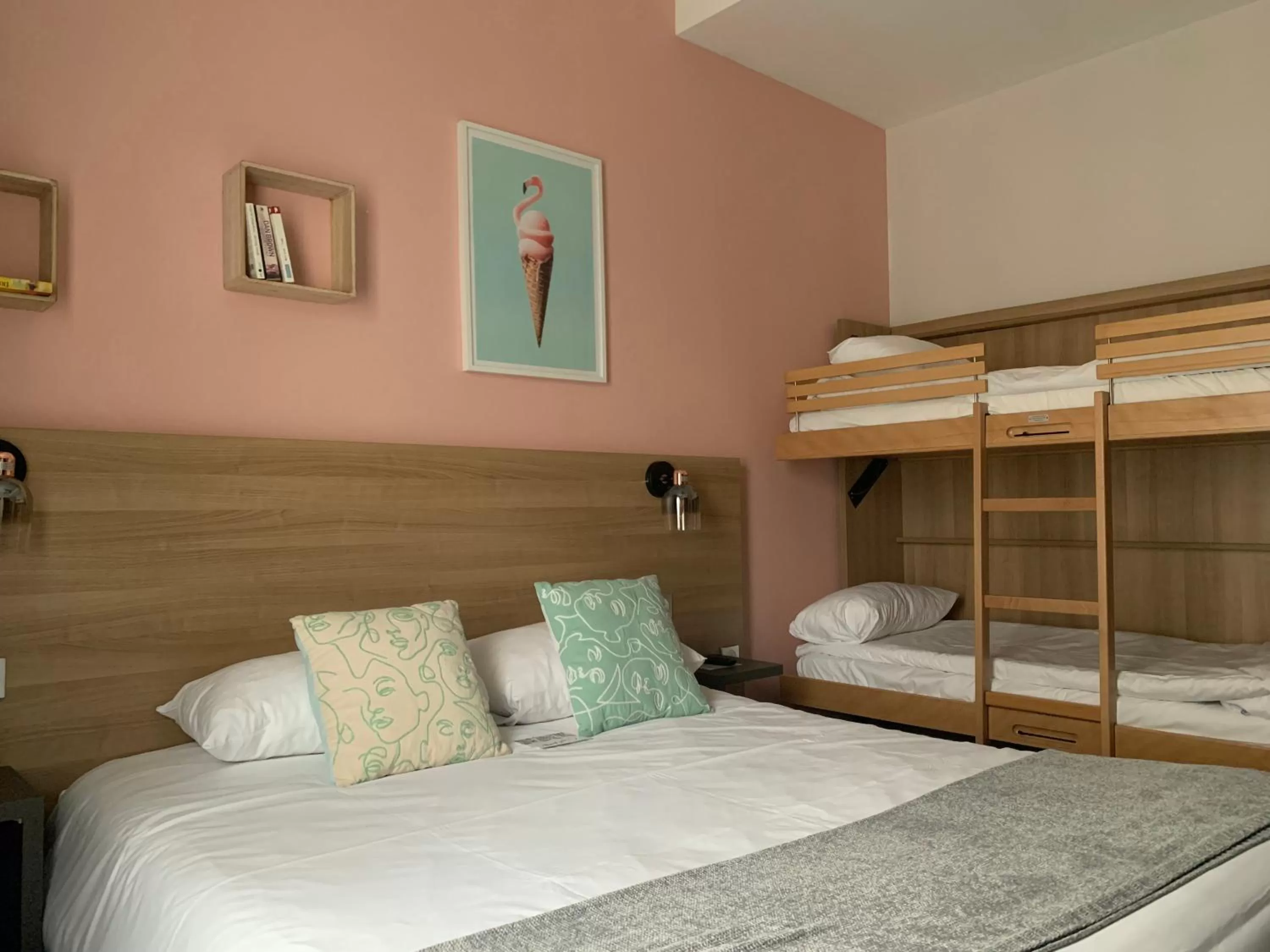 Bedroom, Bed in Urban Jungle Hôtel Orleans