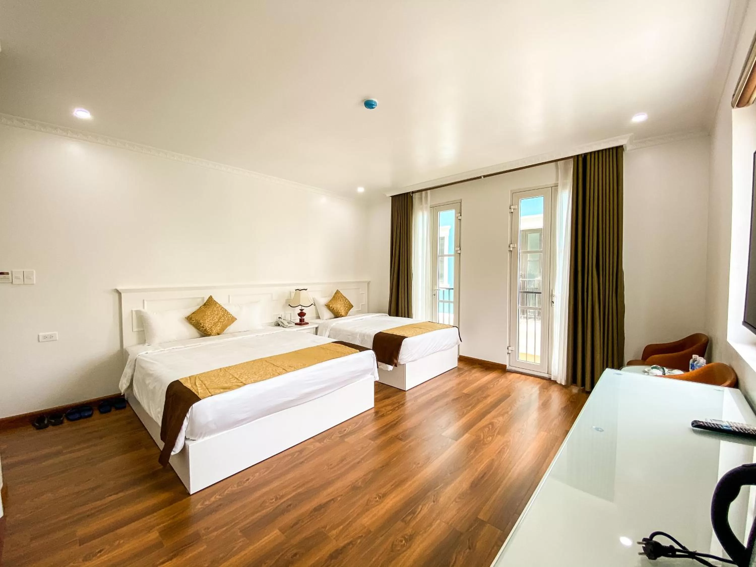 Photo of the whole room, Bed in Khách sạn Time Lotus Hạ Long