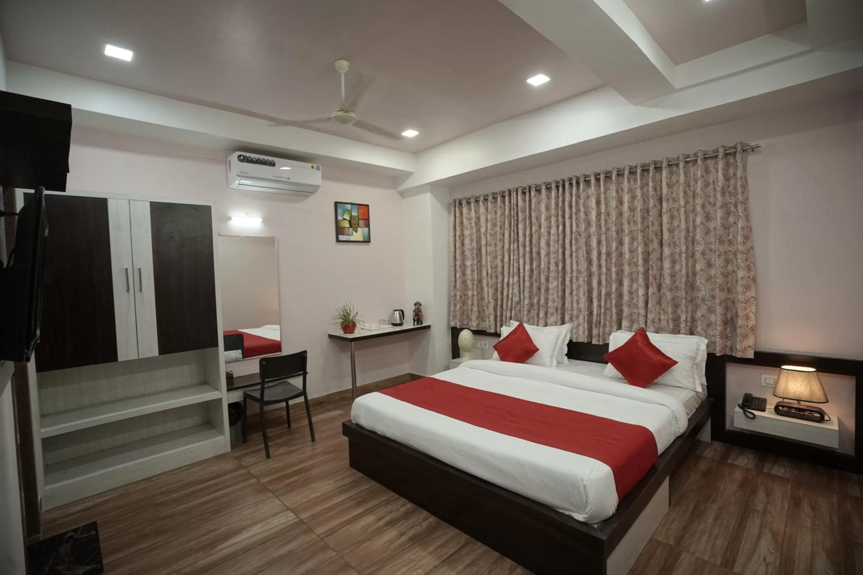 Bed in Hotel Silver Cloud