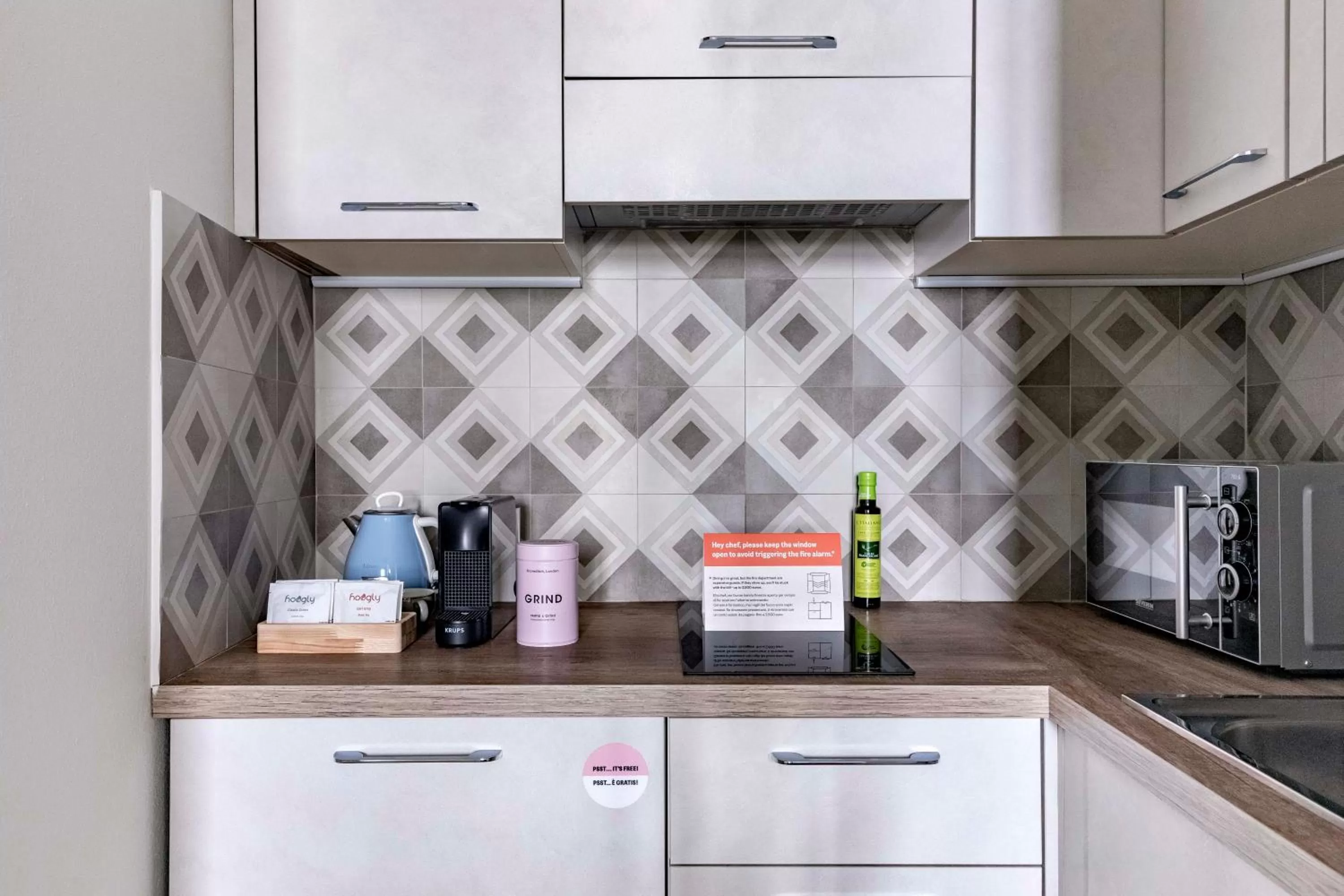 Coffee/tea facilities in Numa Florence Fiore