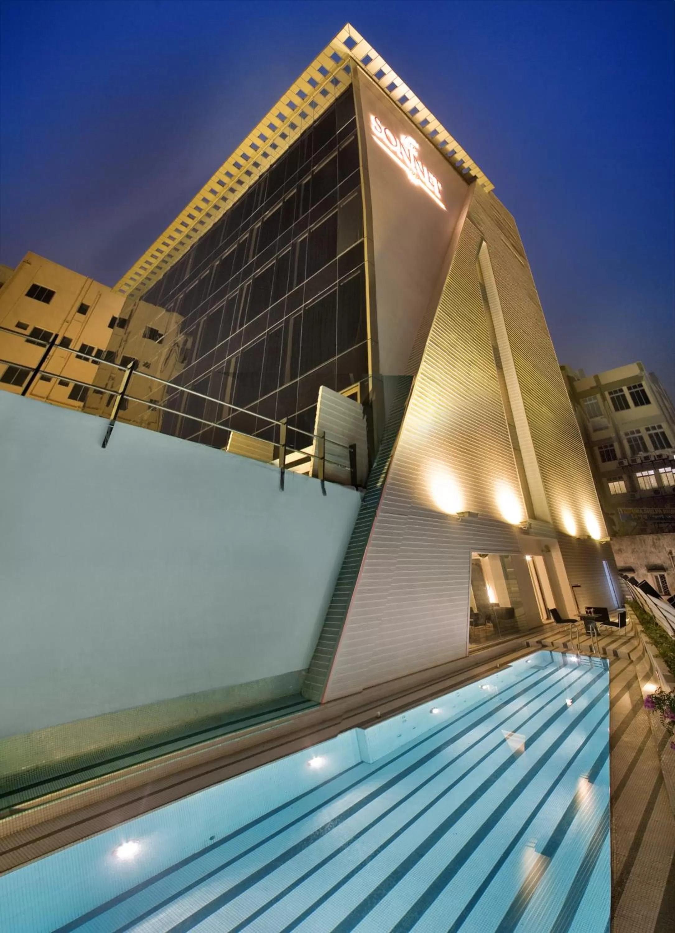 Swimming pool in The Sonnet Kolkata