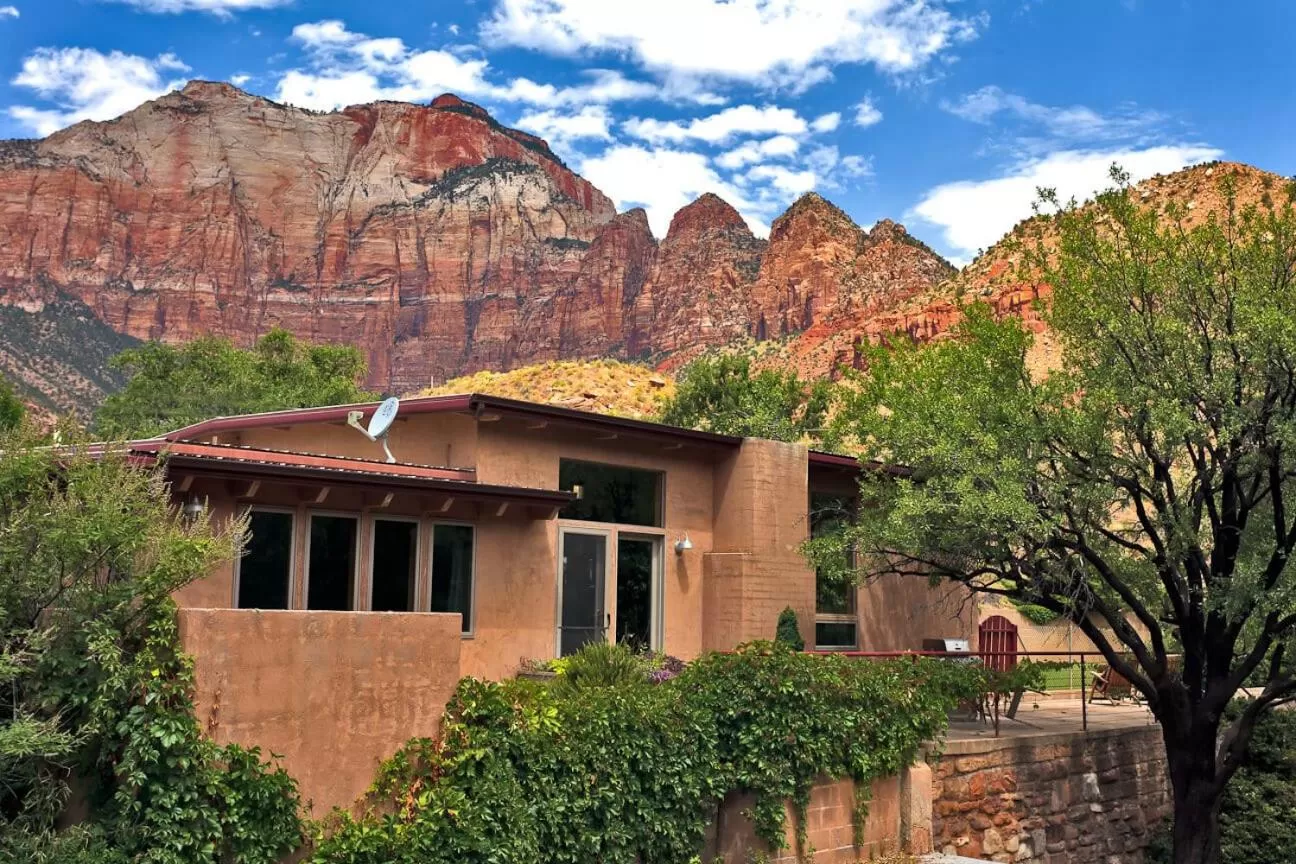 Property Building in Flanigan`s Resort and Spa