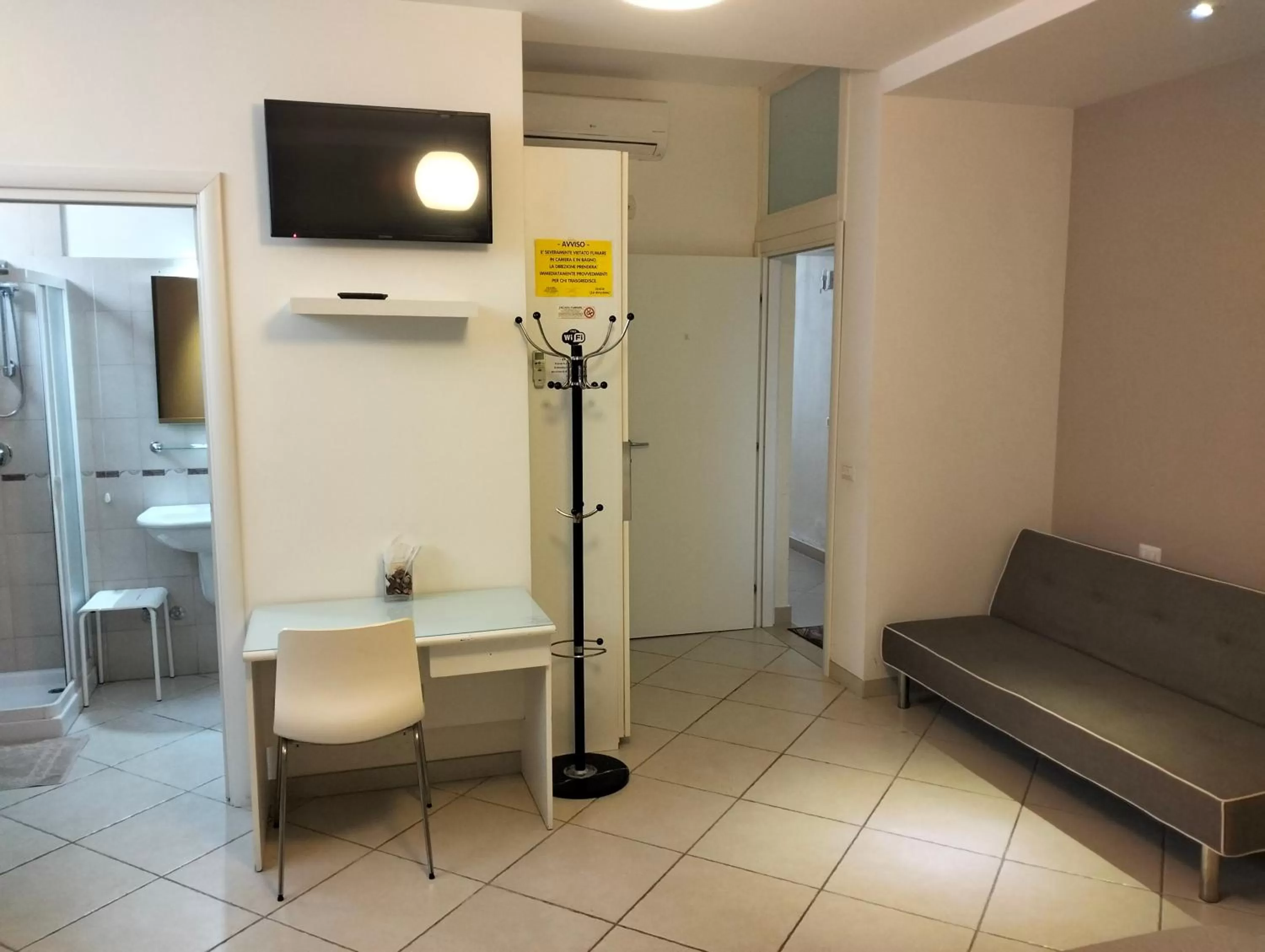 TV/Entertainment Center in B&B Caffè