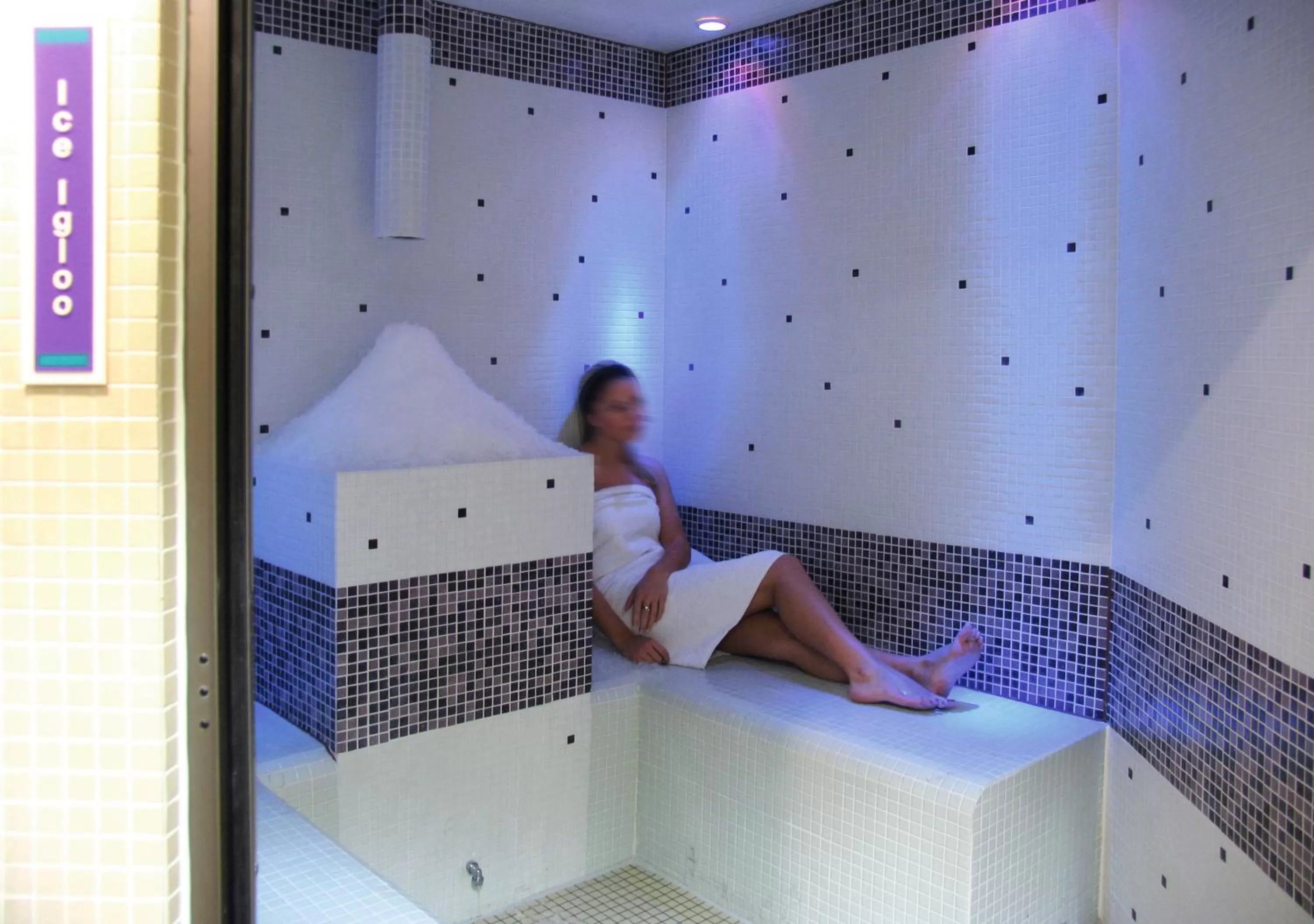 Steam room in Mercure Sheffield St Paul's Hotel & Spa