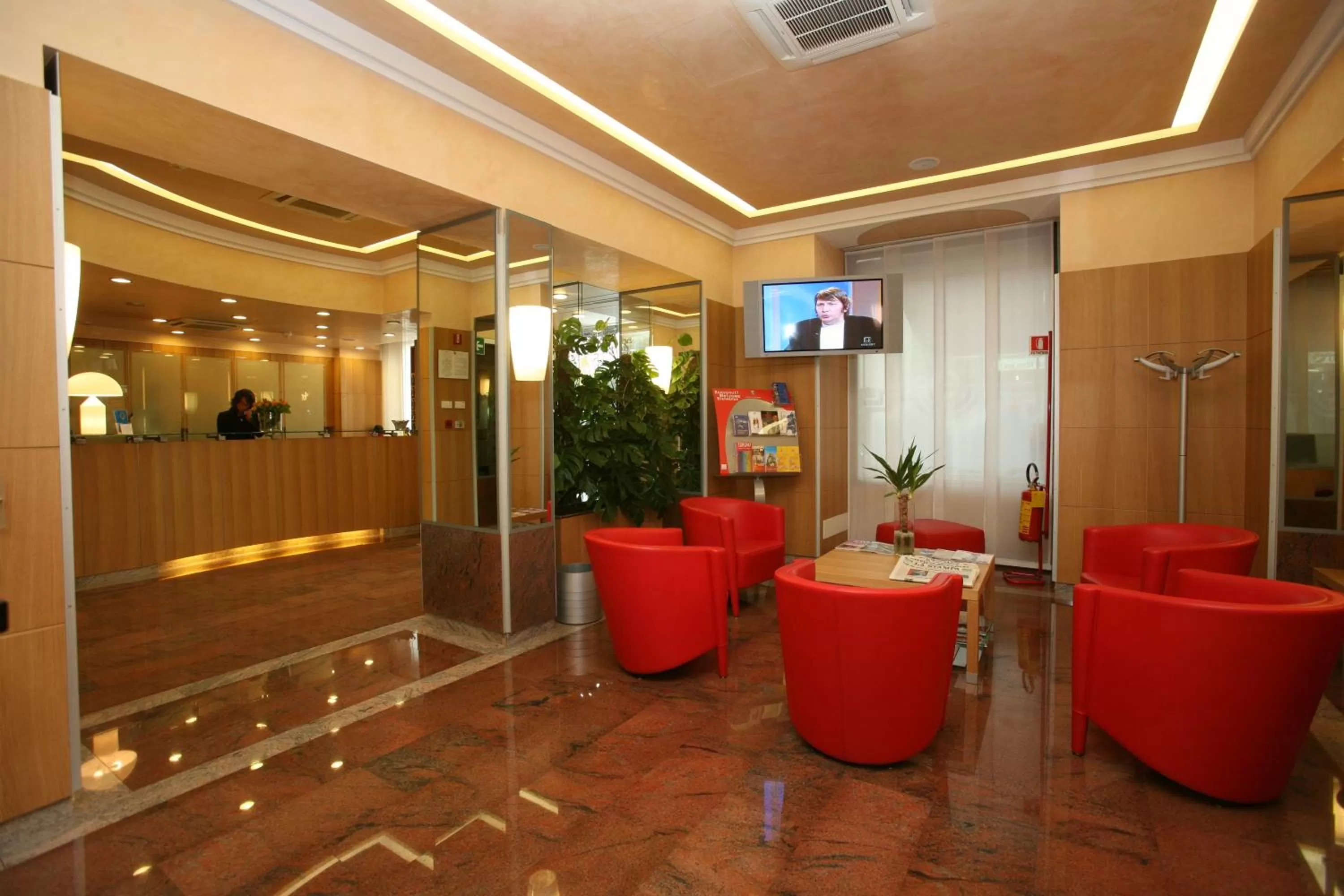 Lobby or reception in Le Petit Hotel