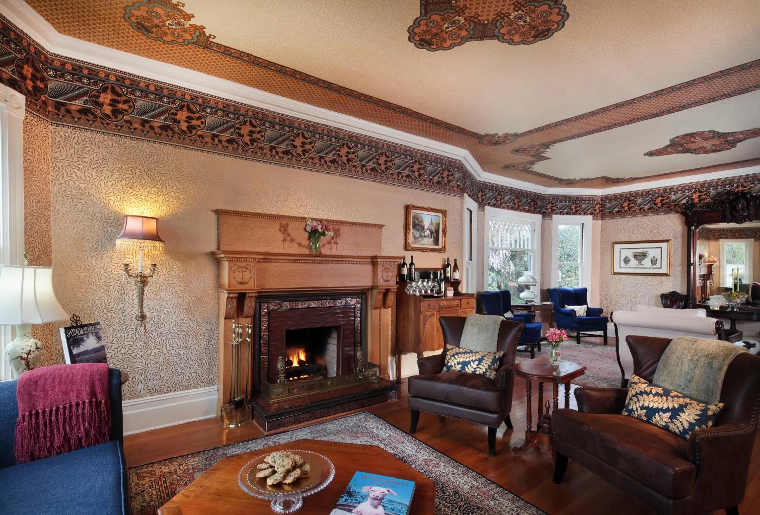 Communal lounge/ TV room, Seating Area in Calderwood Inn