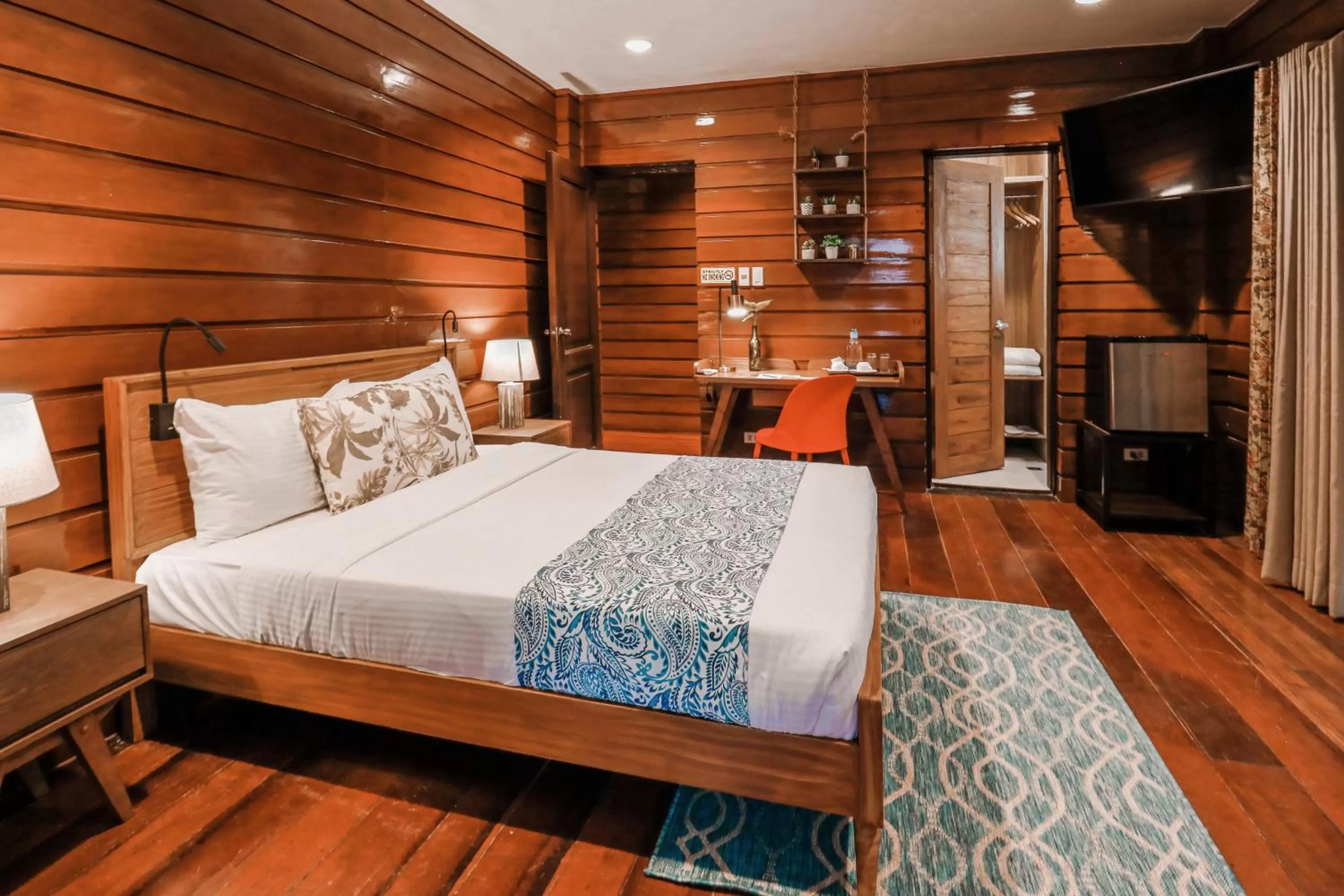 Bed in Hotel Kimberly Tagaytay