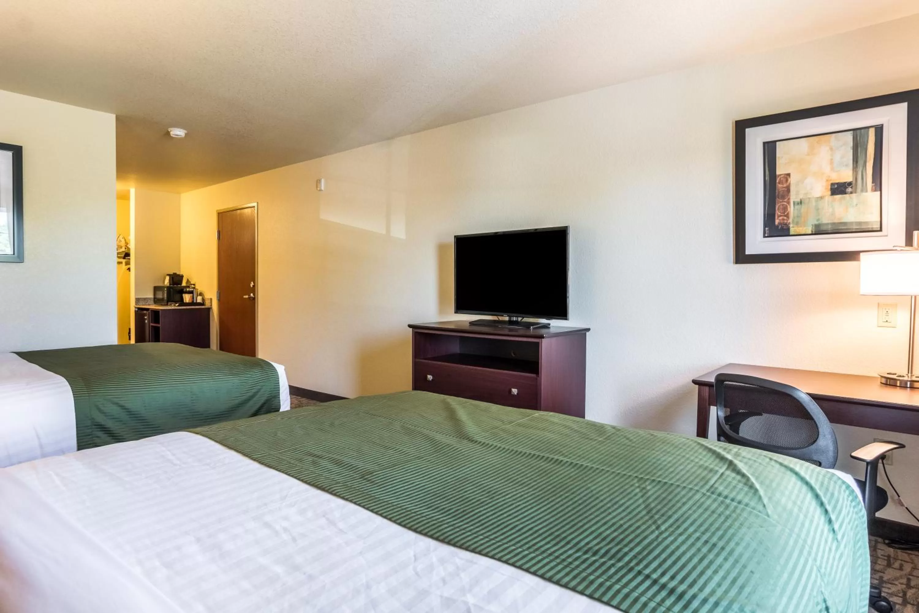 Bed in Cobblestone Hotel & Suites - Torrington