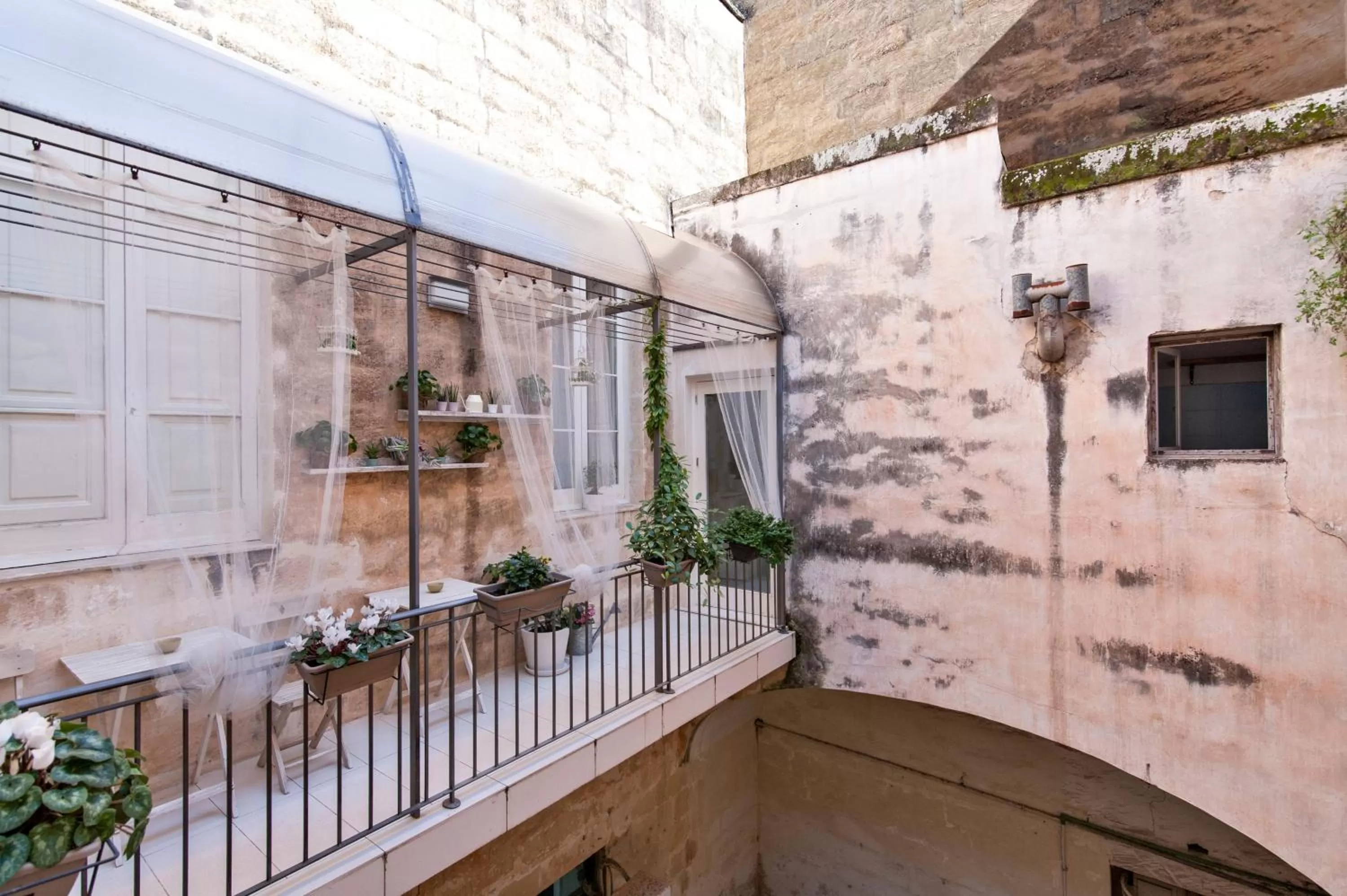 Patio in Casa di Lo Suites