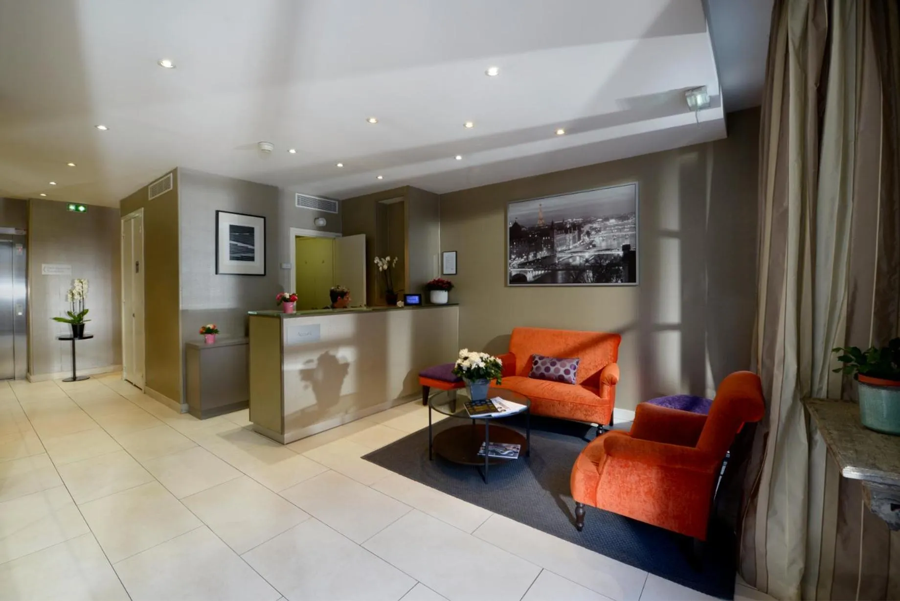 Lobby or reception in Hôtel Le Relais Saint Charles