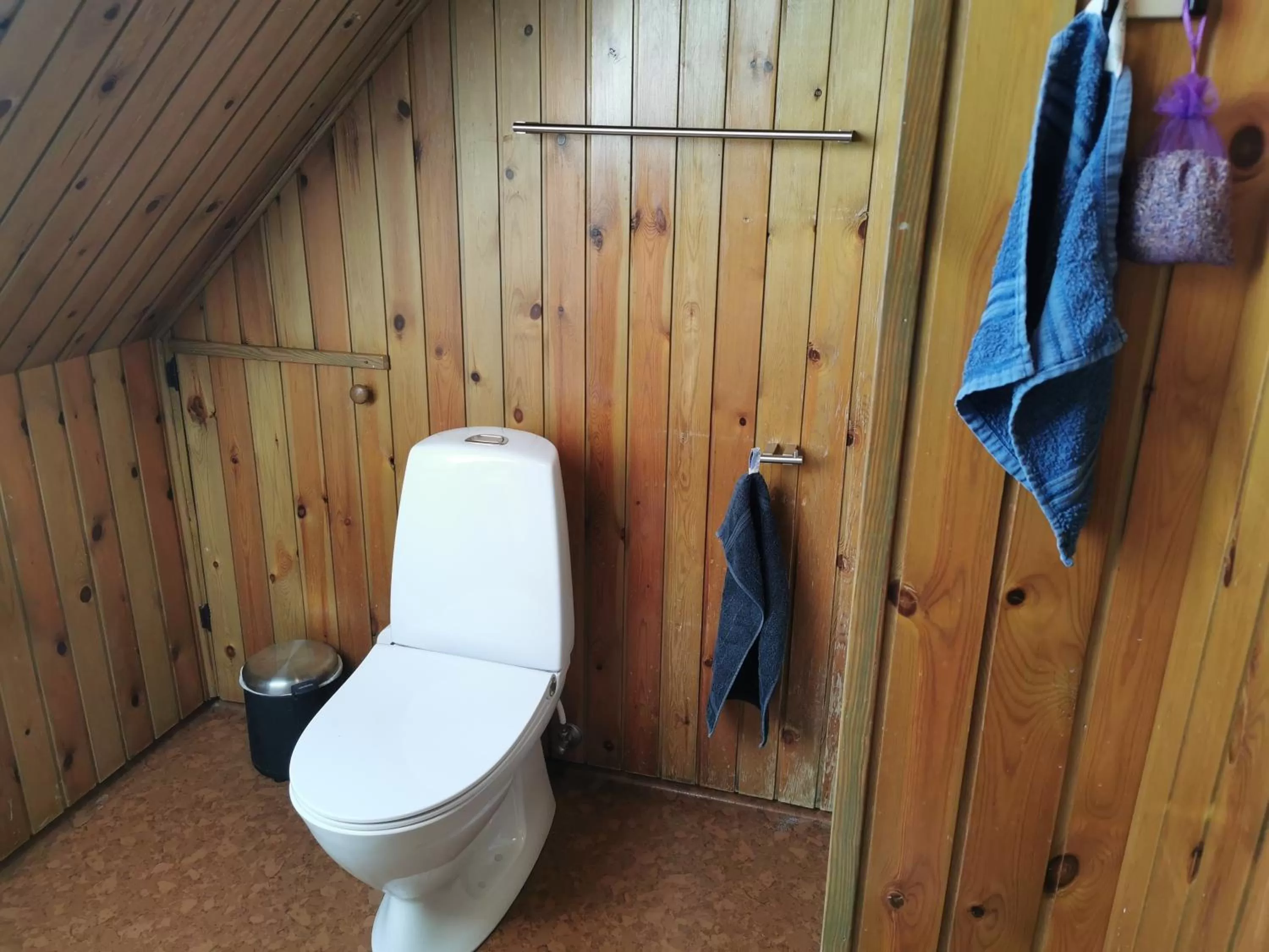 Bathroom in Annys Bed & Breakfast