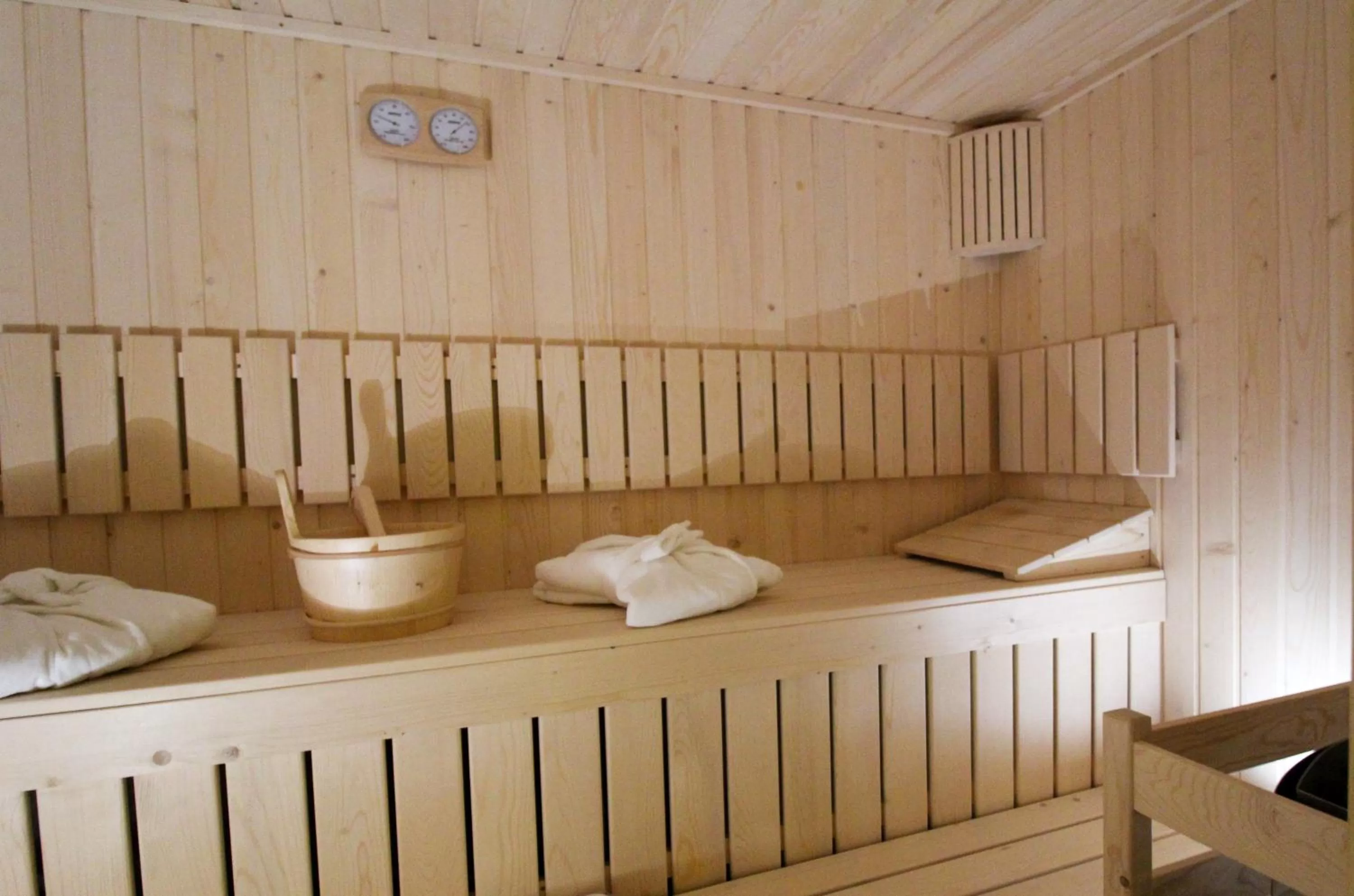 Sauna, Bed in Hotel Avenue - Avenue Hotels