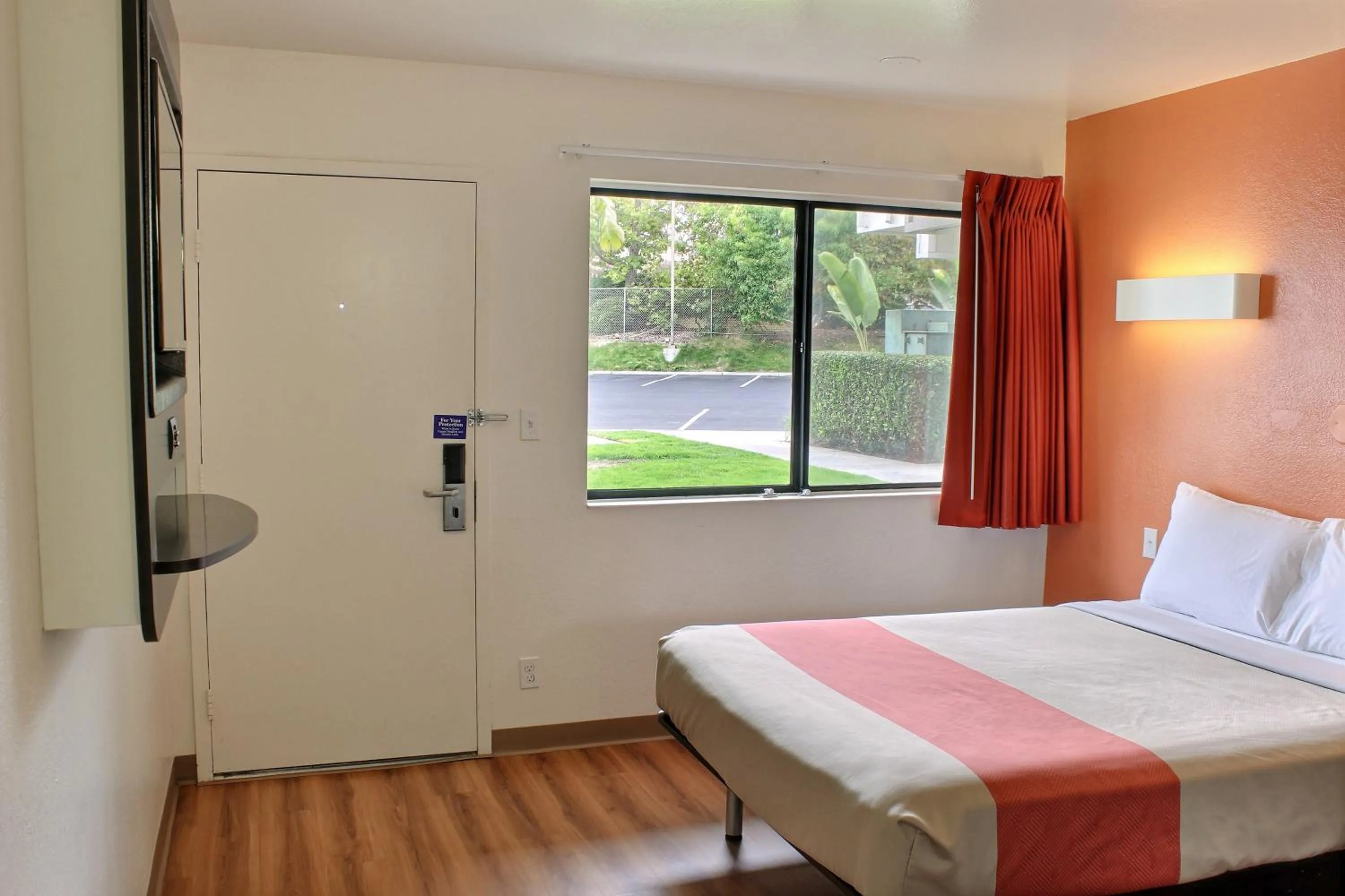 Bedroom, Bed in Motel 6-Pismo Beach, CA