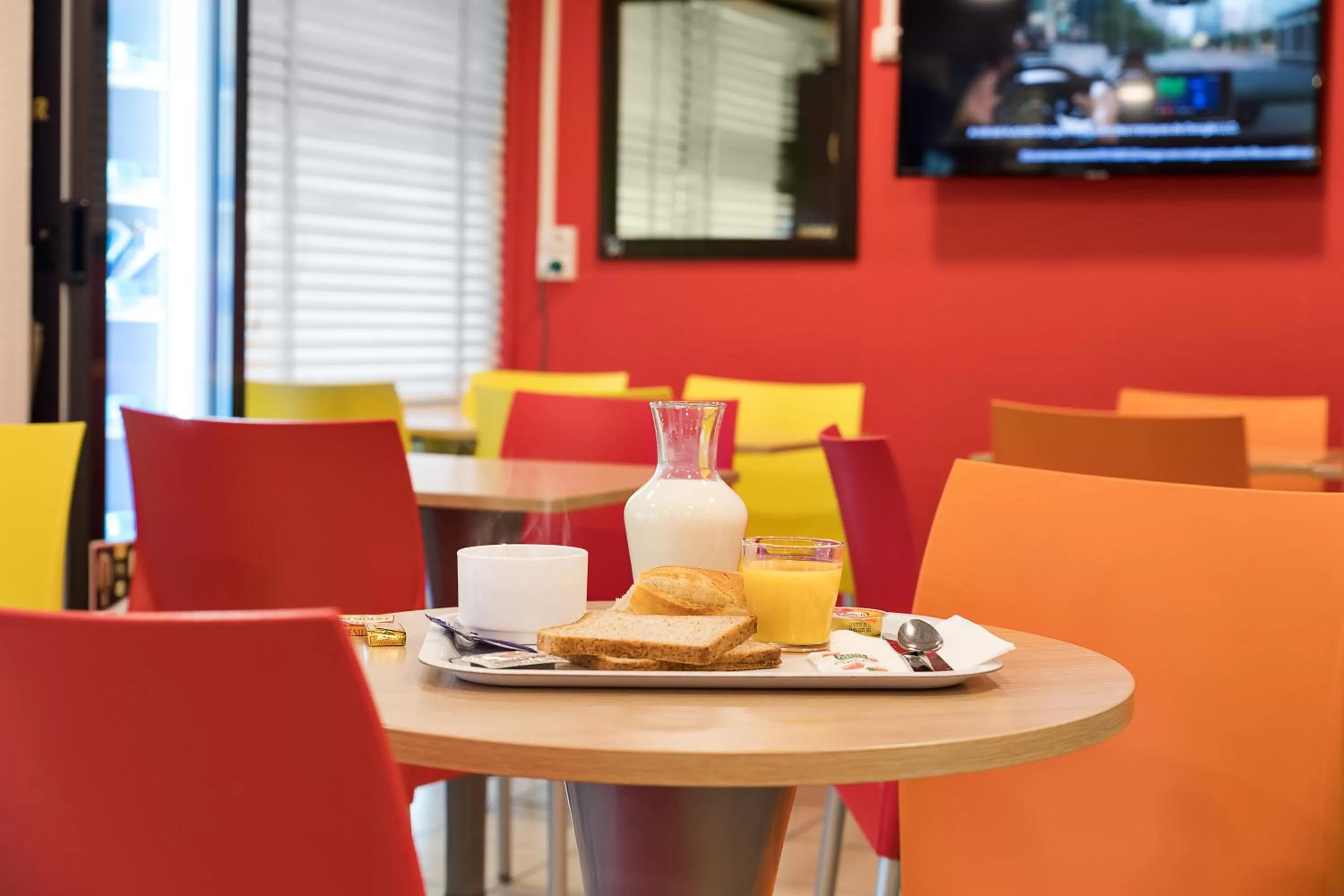 Food and drinks in Premiere Classe Rouen Sud - Parc Des Expositions