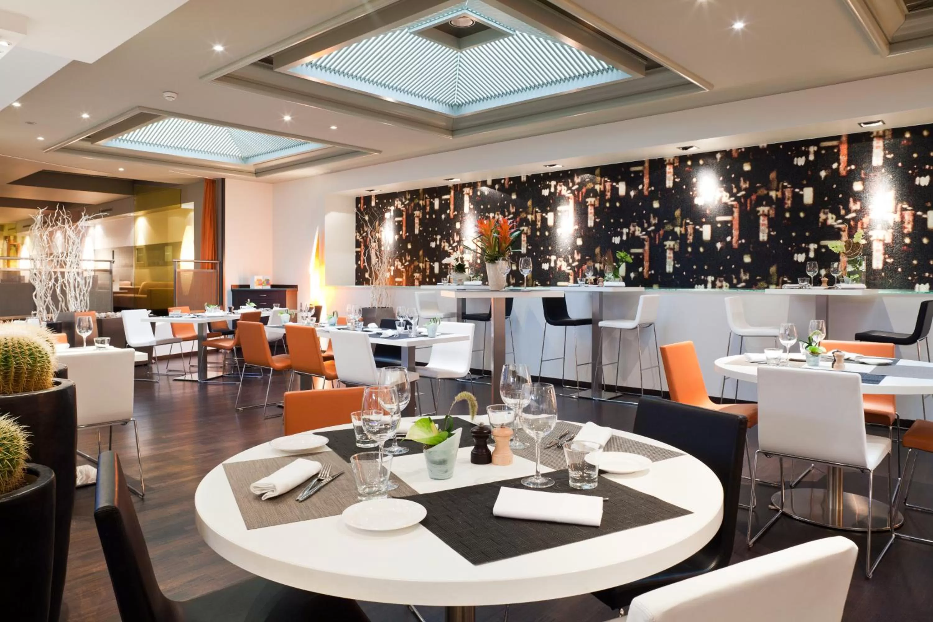 Restaurant/places to eat in Novotel Genève Centre