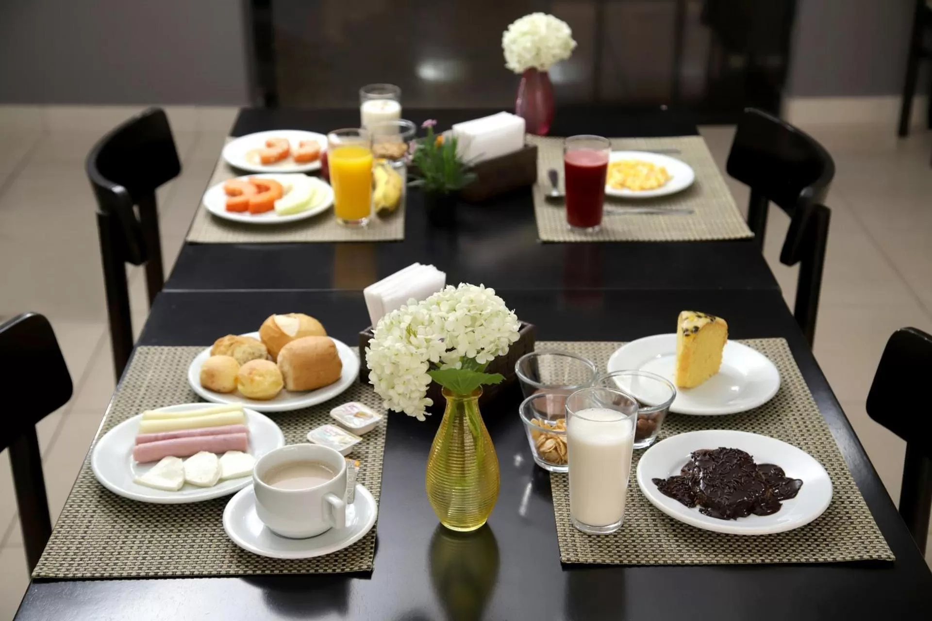Breakfast in Nobile Inn Executive Ribeirao Preto
