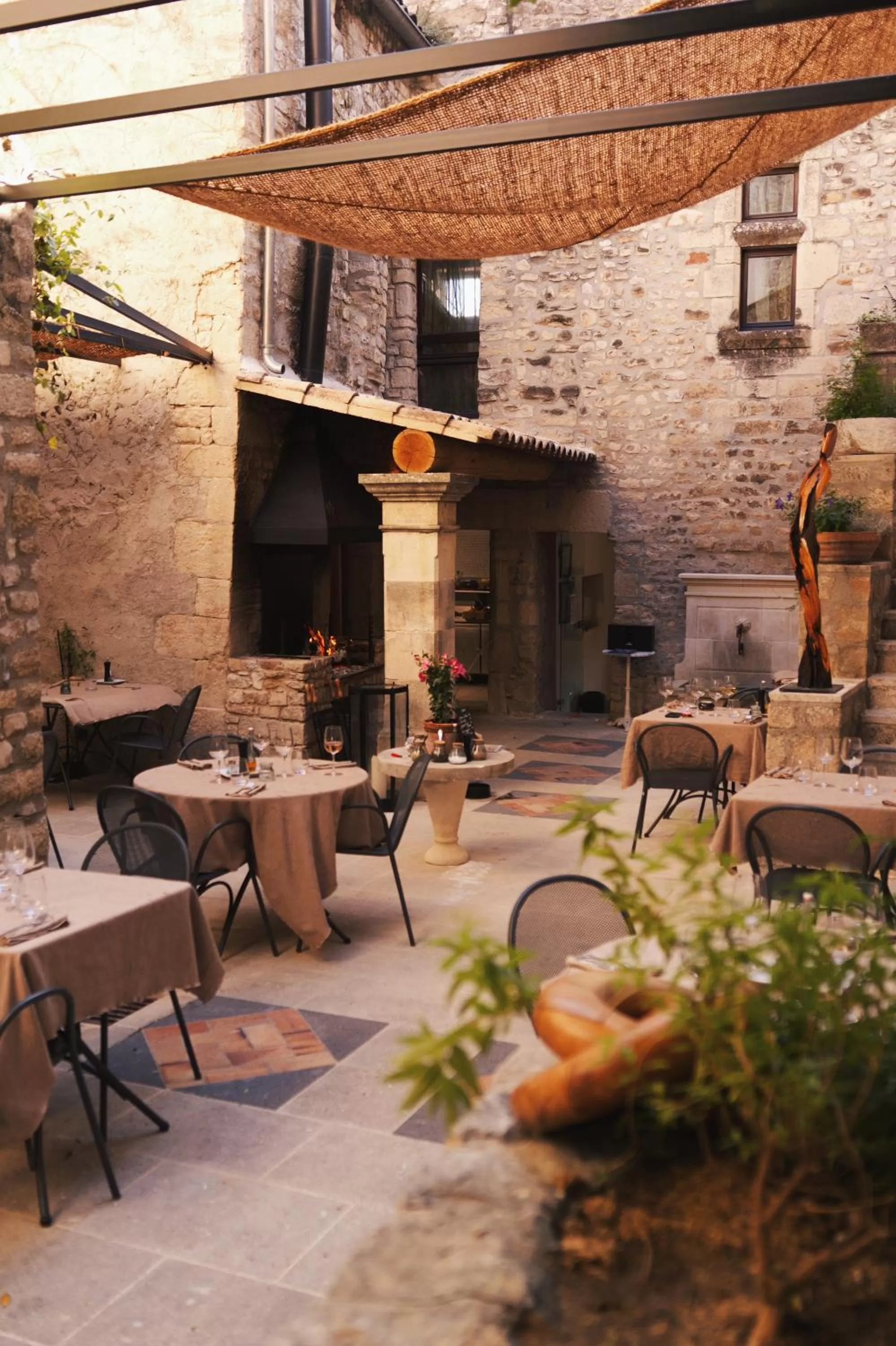 Restaurant/places to eat in Hôtel la Fête en Provence