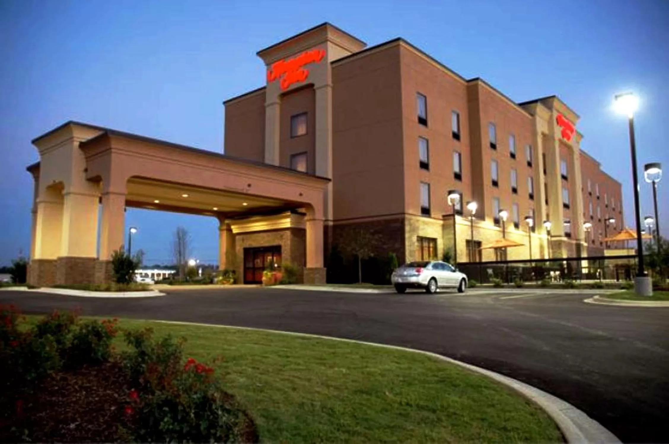 Property building in Hampton Inn Calera