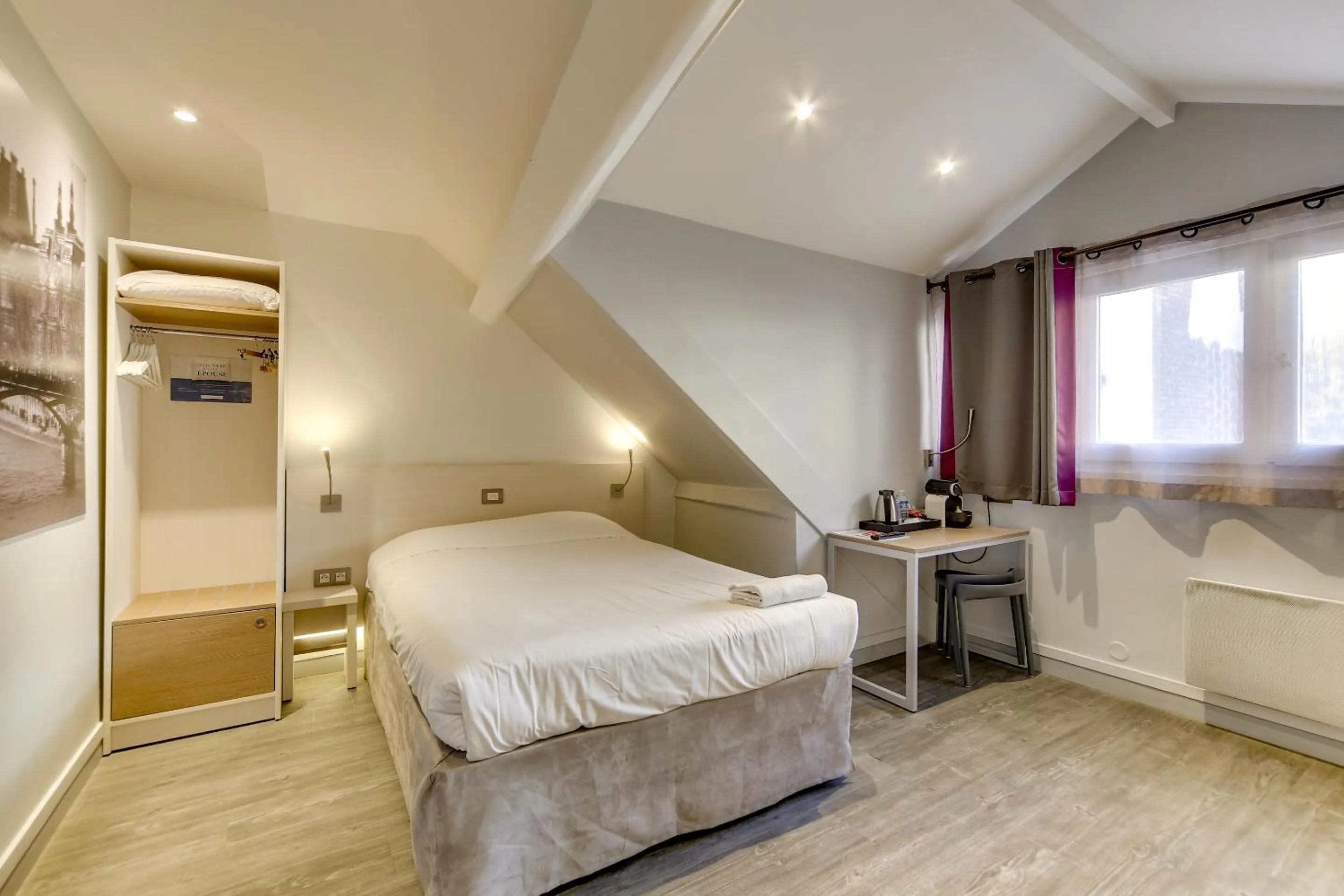 Bed in Kyriad Paris 12 - Nation