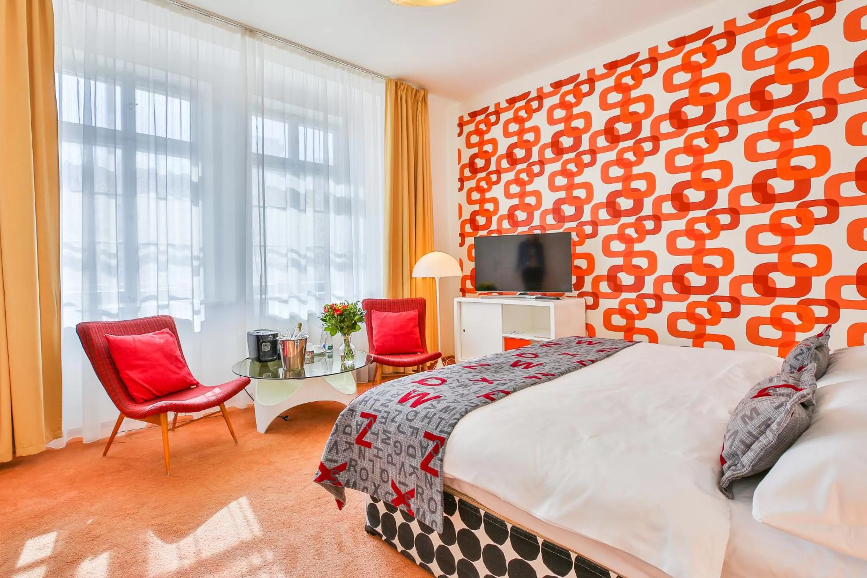 Photo of the whole room, Bed in LH Vintage Design Hotel Sax